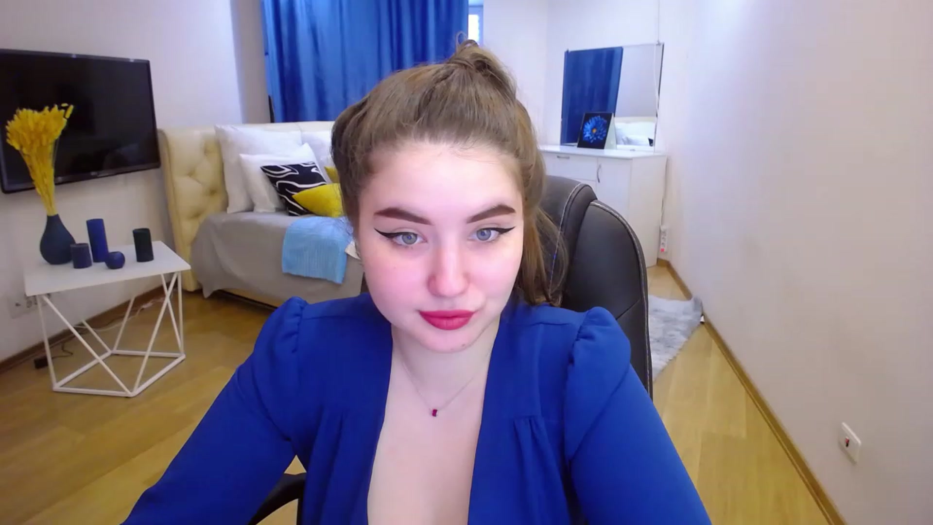 Gallery image thumbnail from AdmireMyEyes's myfreecams stream on, 04/16/2023, 08:40 image 13 of 20