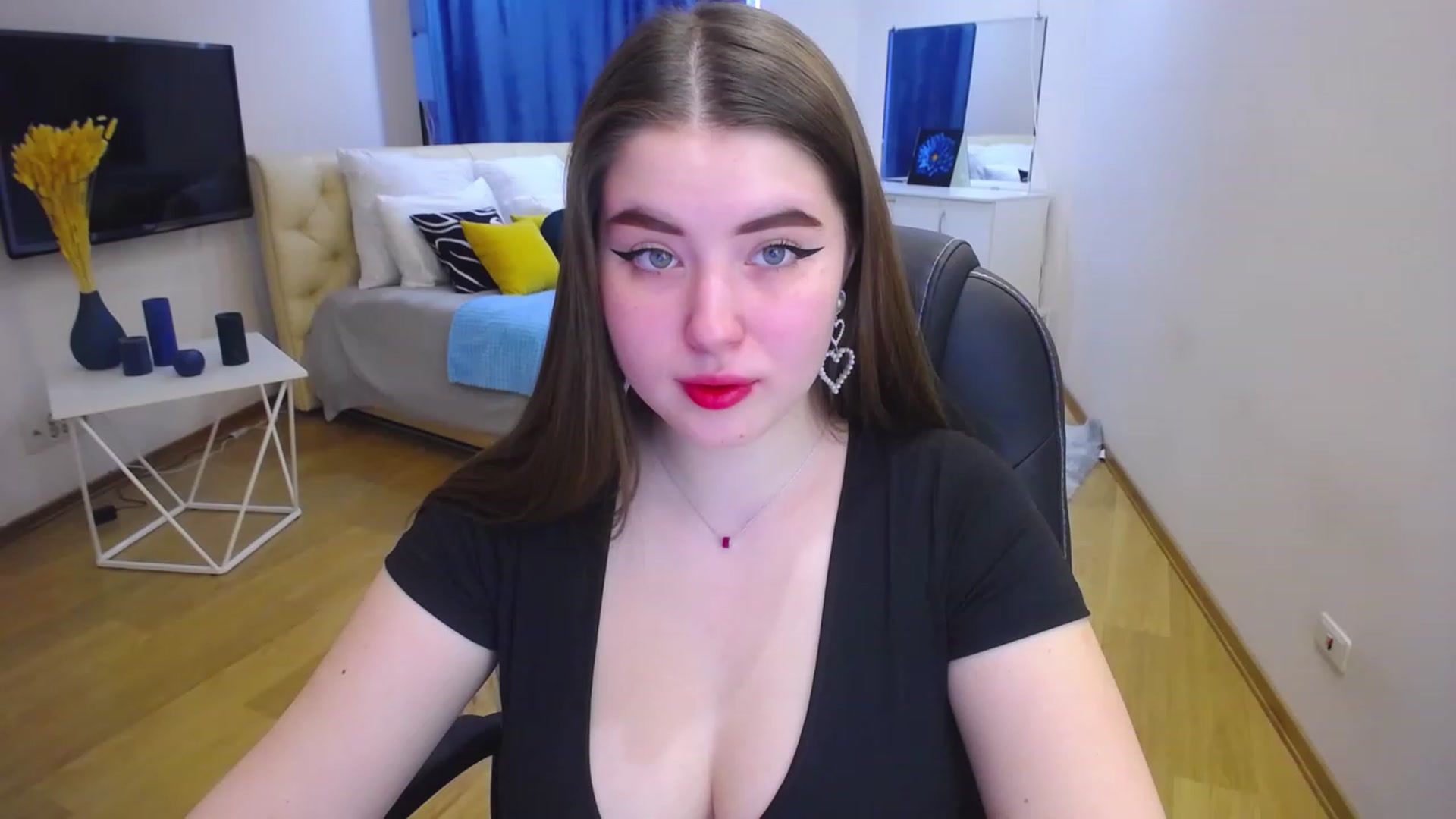 Gallery image thumbnail from AdmireMyEyes's myfreecams stream on, 04/17/2023, 04:42 image 10 of 20