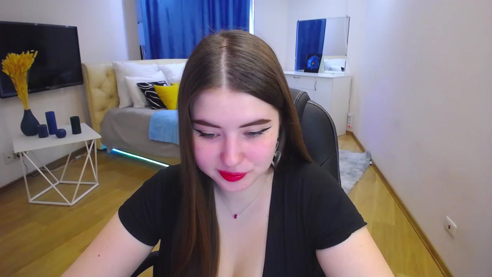 Gallery image thumbnail from AdmireMyEyes's myfreecams stream on, 04/17/2023, 06:48 image 11 of 20