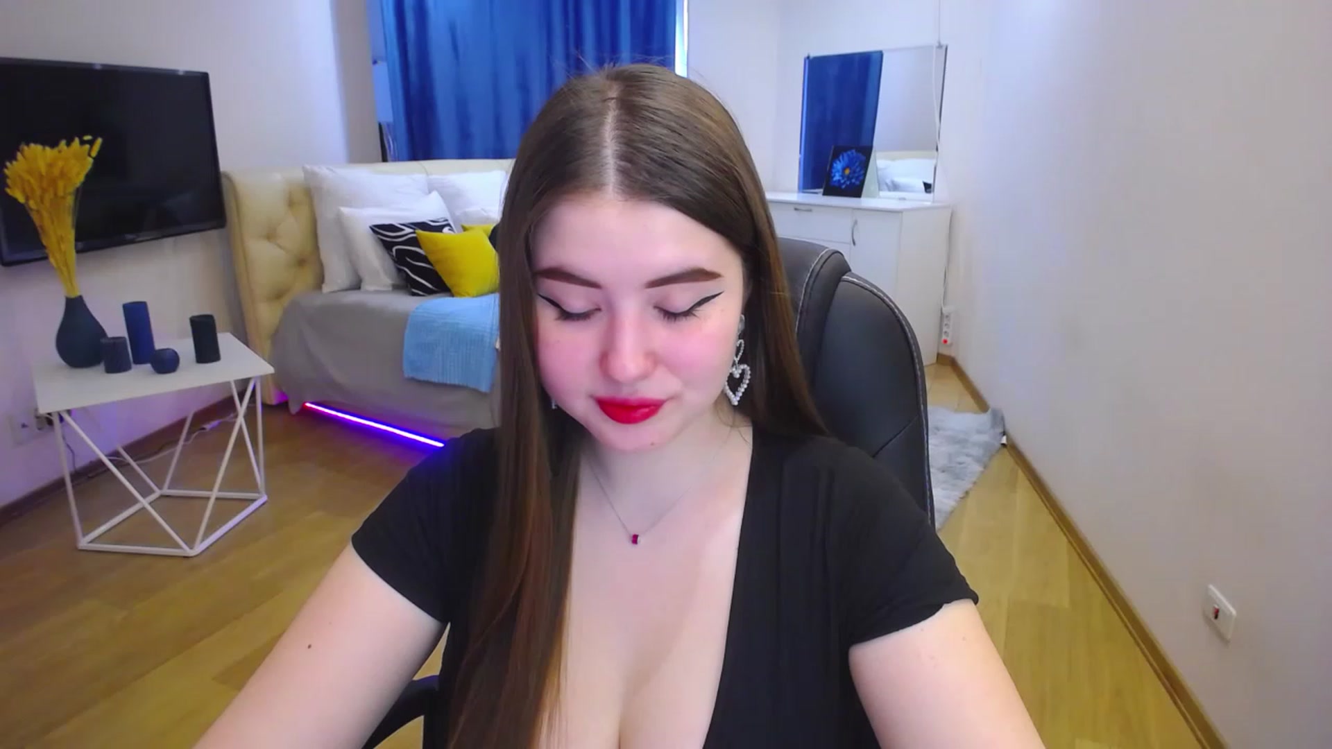 Gallery image thumbnail from AdmireMyEyes's myfreecams stream on, 04/17/2023, 06:48 image 10 of 20