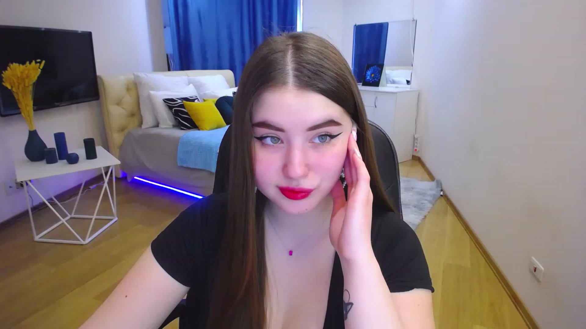 Gallery image thumbnail from AdmireMyEyes's myfreecams stream on, 04/17/2023, 06:48 image 12 of 20