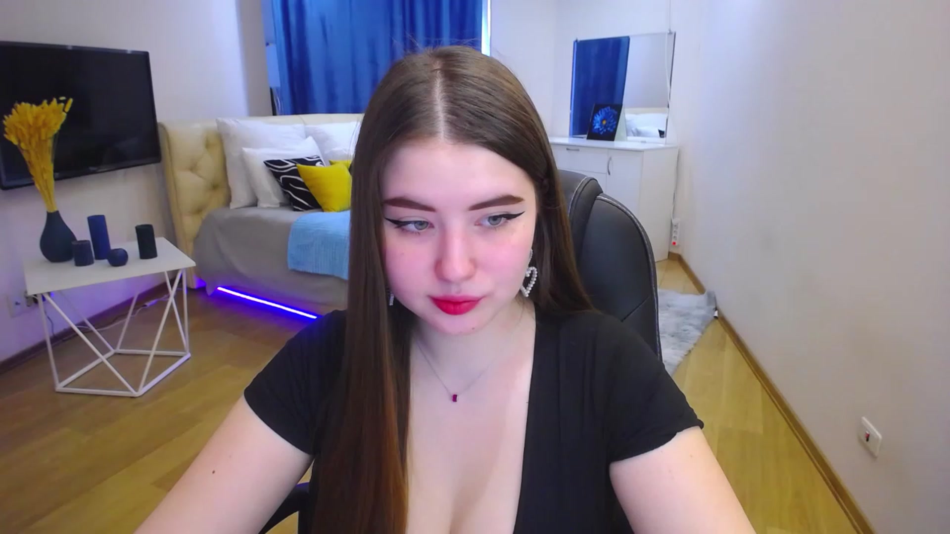 Gallery image thumbnail from AdmireMyEyes's myfreecams stream on, 04/17/2023, 06:48 image 7 of 20