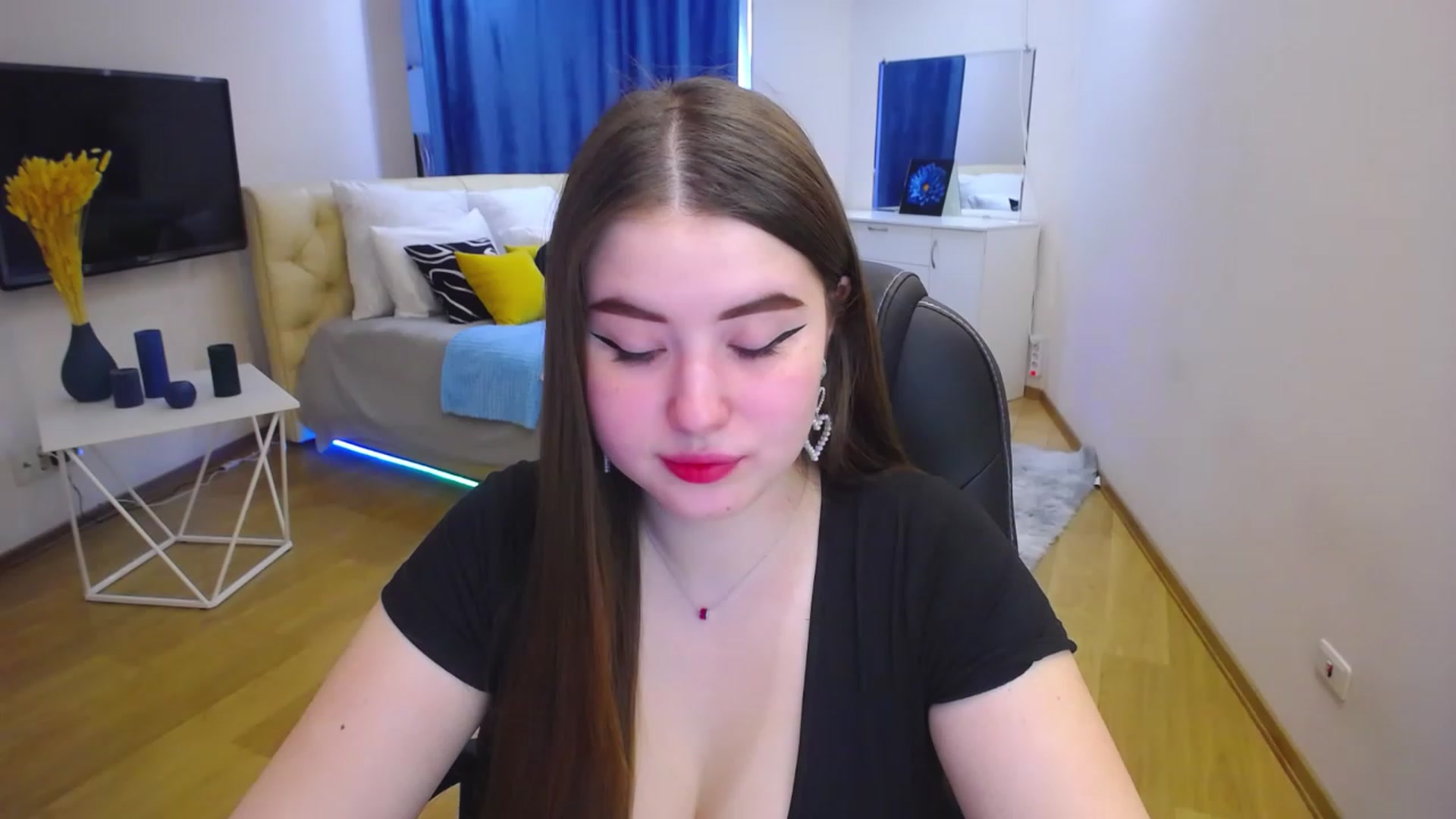 Gallery image thumbnail from AdmireMyEyes's myfreecams stream on, 04/17/2023, 06:48 image 6 of 20