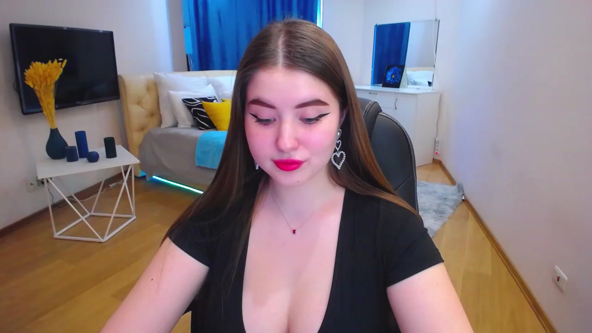 Gallery image thumbnail from AdmireMyEyes's myfreecams stream on, 04/17/2023, 09:18 image 5 of 20