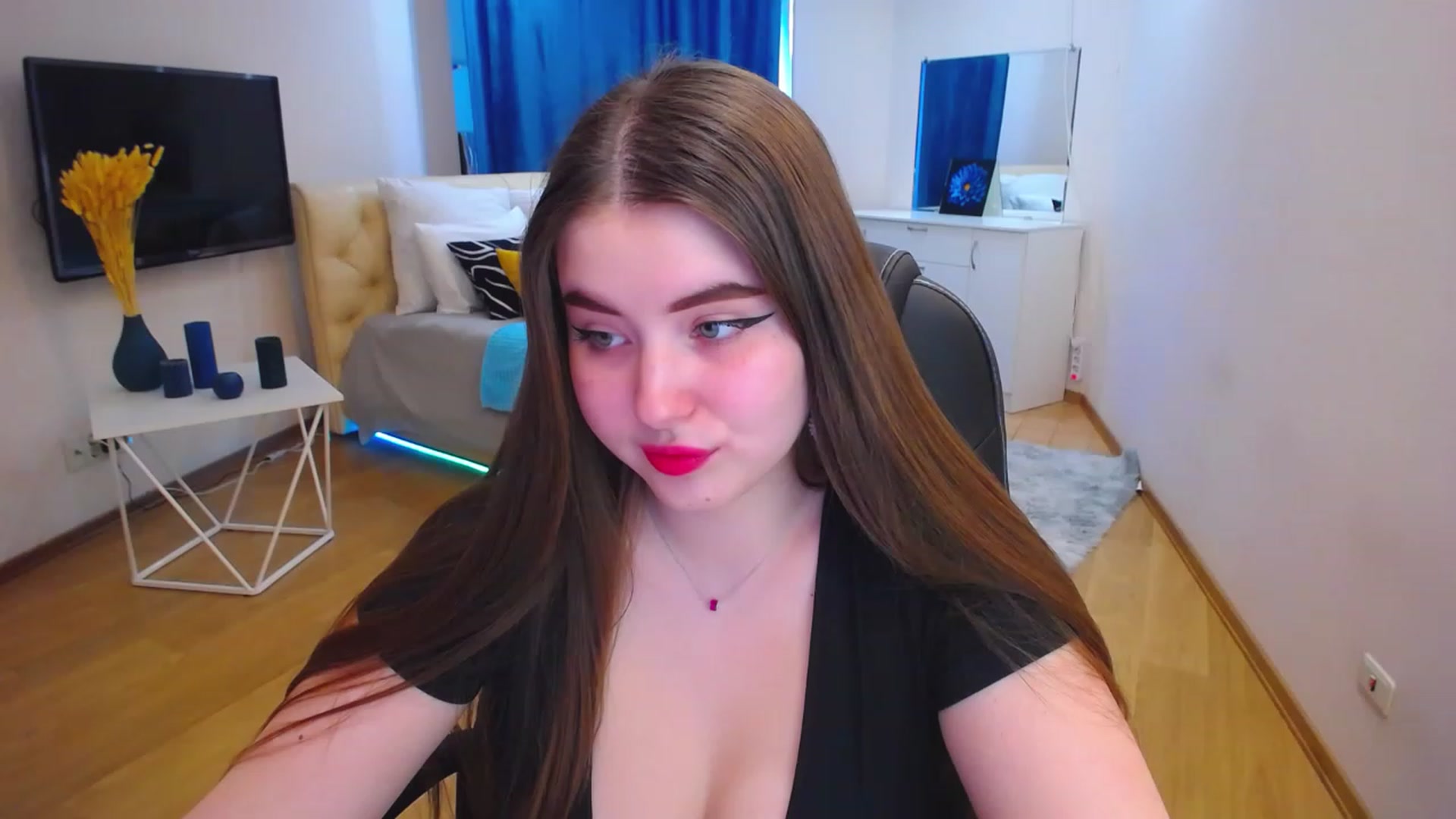 Gallery image thumbnail from AdmireMyEyes's myfreecams stream on, 04/17/2023, 09:18 image 9 of 20