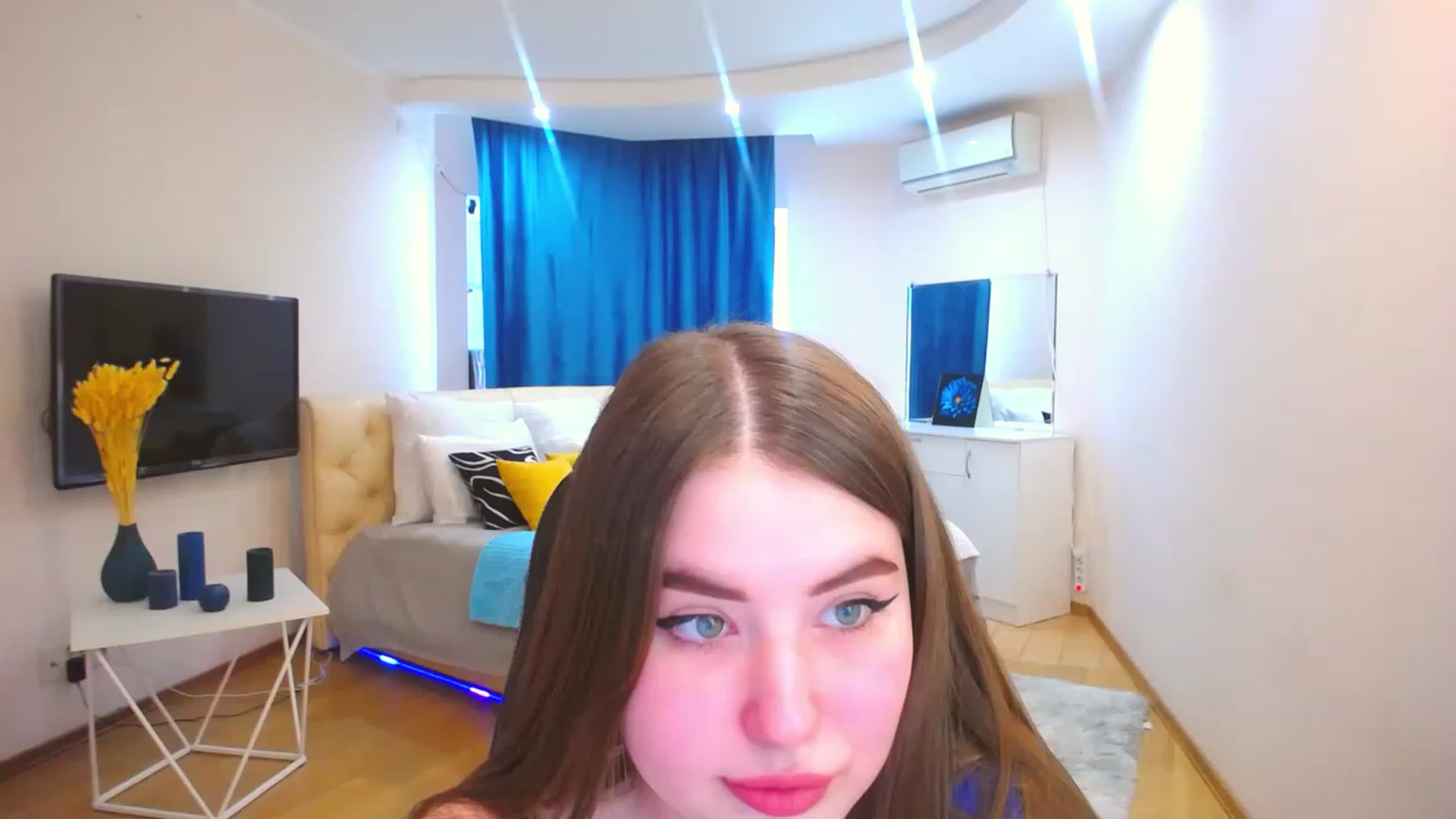 Gallery image thumbnail from AdmireMyEyes's myfreecams stream on, 04/18/2023, 12:41 image 14 of 20
