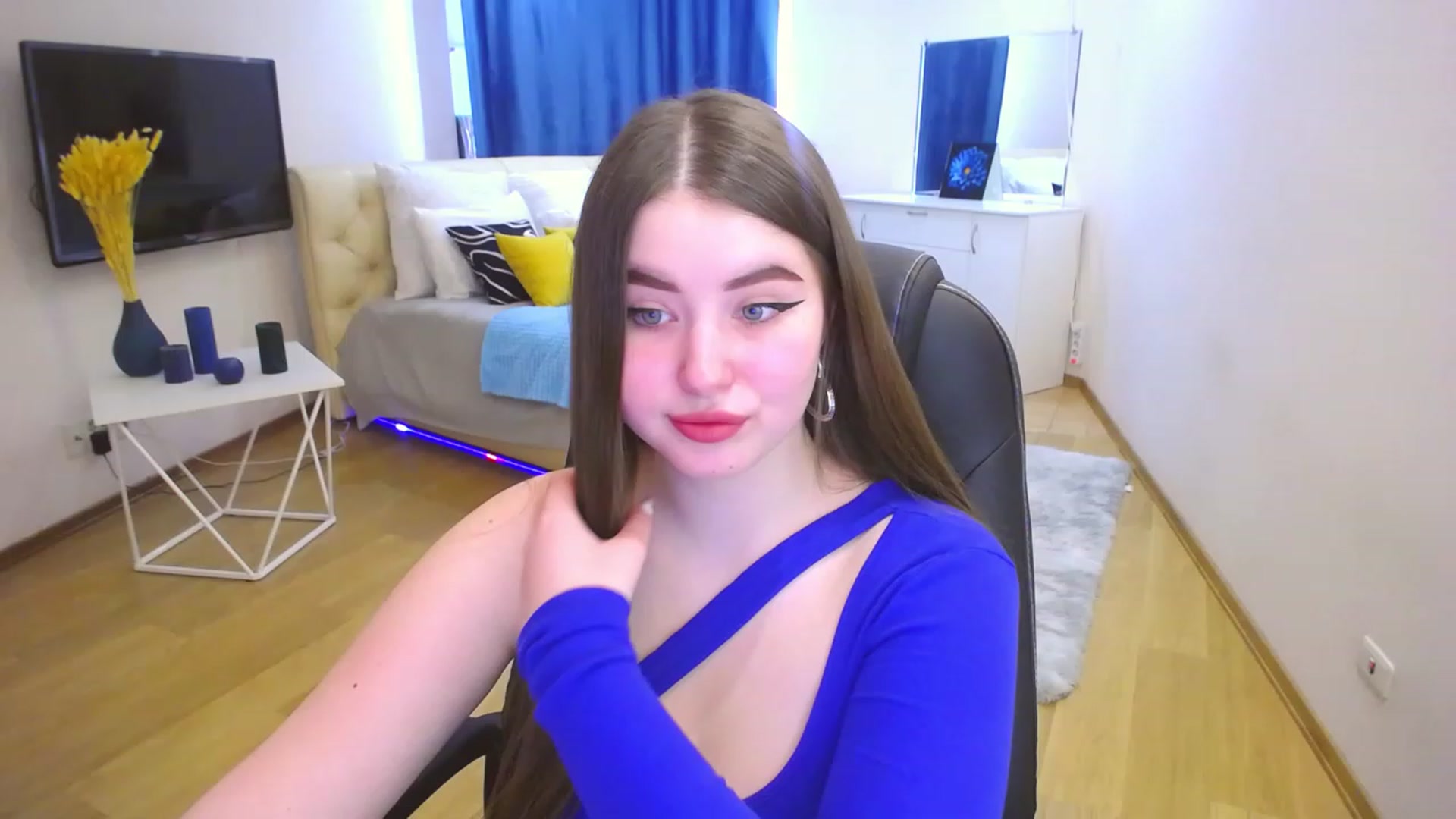 Gallery image thumbnail from AdmireMyEyes's myfreecams stream on, 04/18/2023, 12:41 image 19 of 20