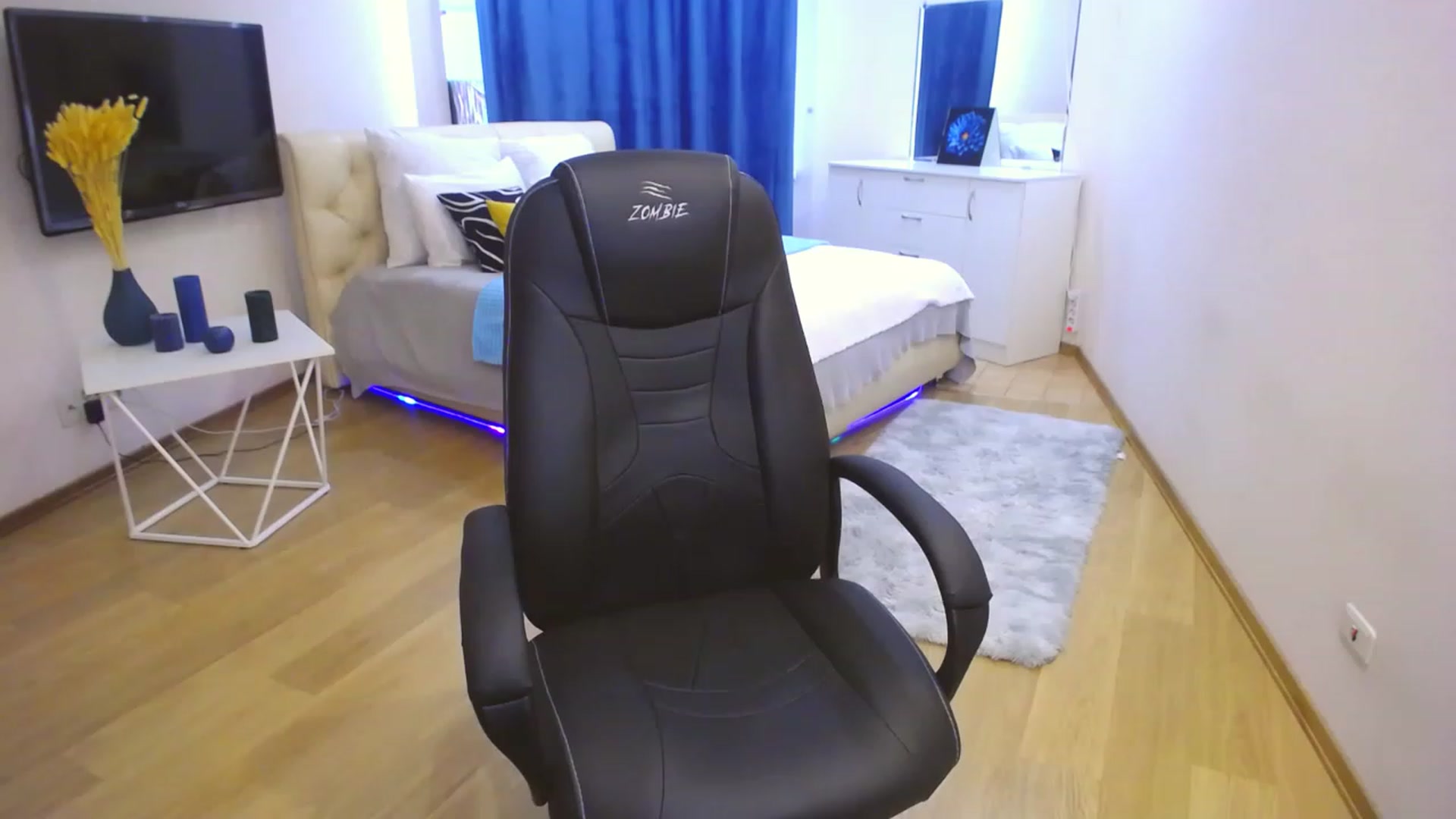 Gallery image thumbnail from AdmireMyEyes's myfreecams stream on, 04/18/2023, 14:34 image 15 of 20