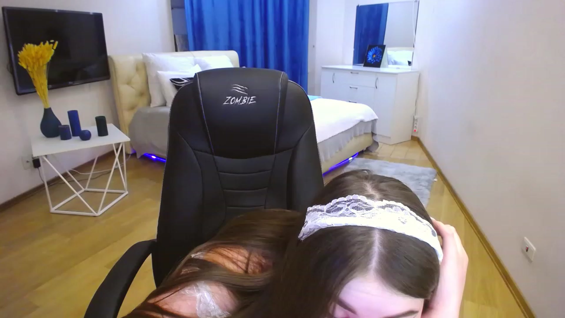 Gallery image thumbnail from AdmireMyEyes's myfreecams stream on, 04/18/2023, 15:42 image 12 of 20
