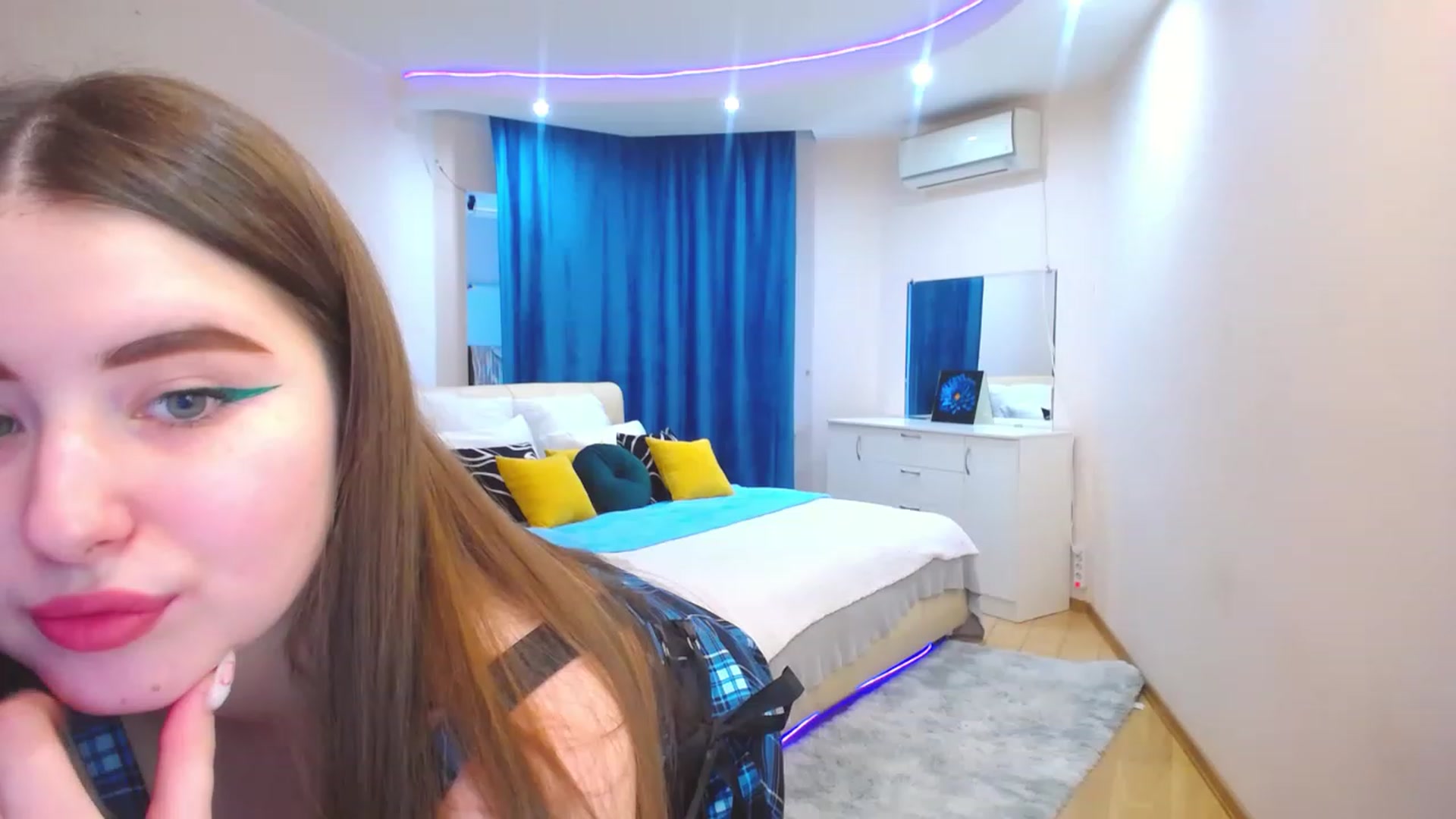 Gallery image thumbnail from AdmireMyEyes's myfreecams stream on, 04/20/2023, 07:32 image 20 of 20