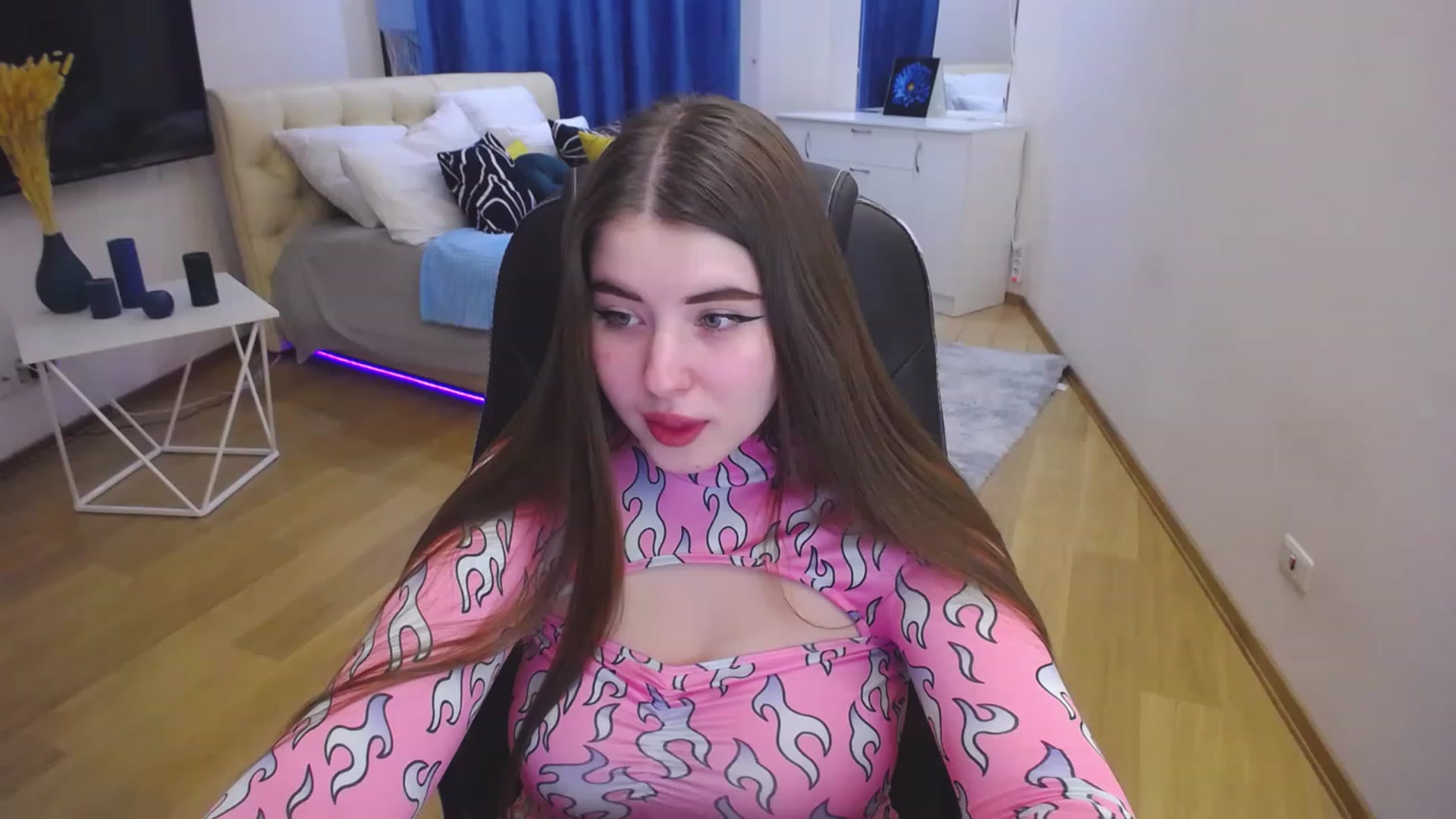 Gallery image thumbnail from AdmireMyEyes's myfreecams stream on, 04/21/2023, 07:48 image 18 of 20