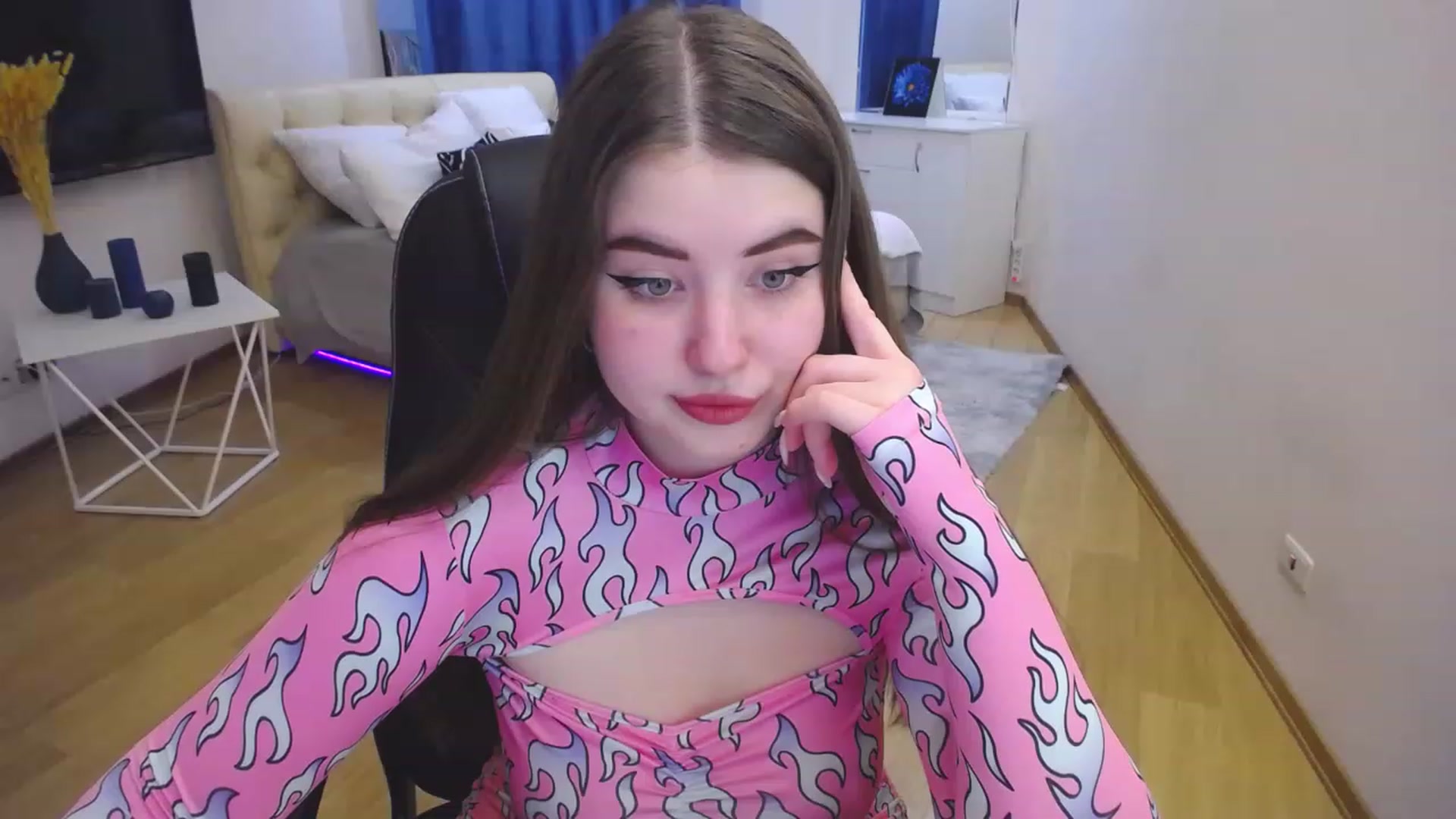 Gallery image thumbnail from AdmireMyEyes's myfreecams stream on, 04/21/2023, 07:48 image 5 of 20