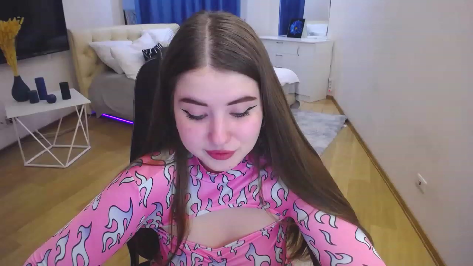 Gallery image thumbnail from AdmireMyEyes's myfreecams stream on, 04/21/2023, 07:48 image 10 of 20