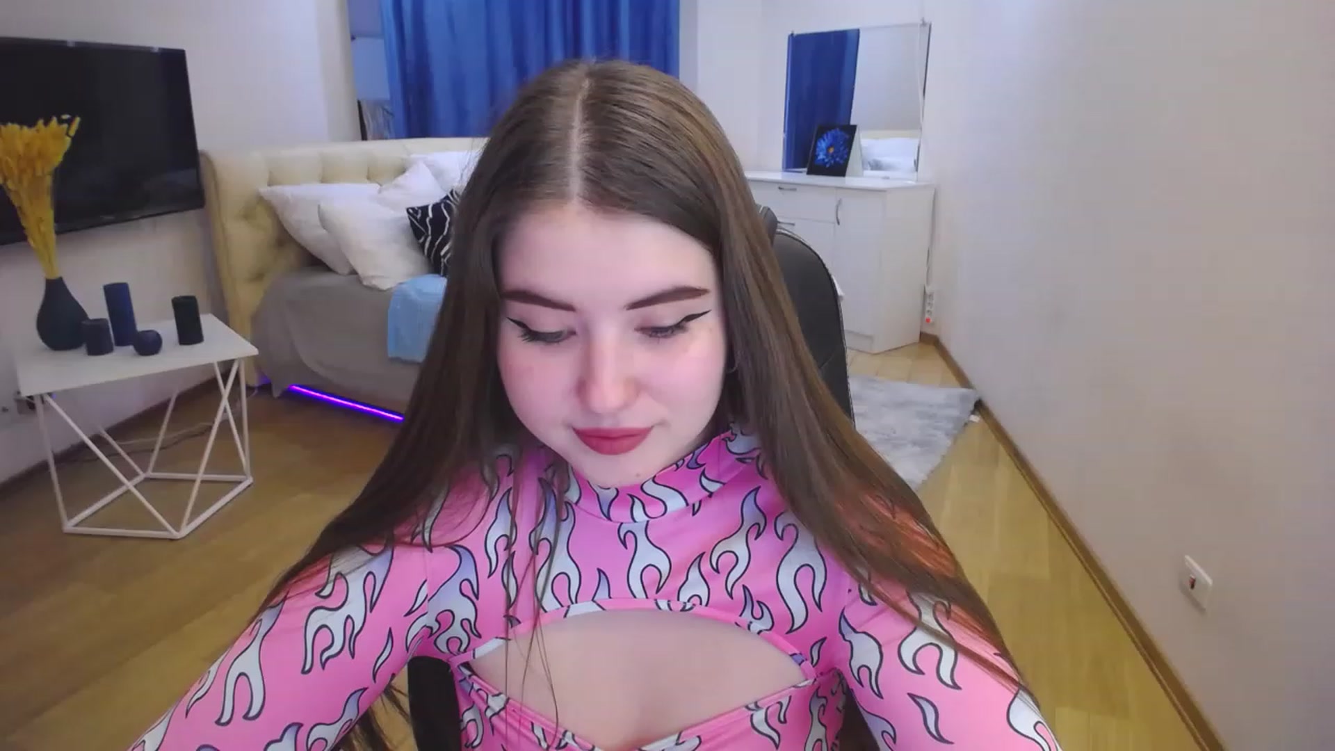 Gallery image thumbnail from AdmireMyEyes's myfreecams stream on, 04/21/2023, 08:37 image 6 of 20