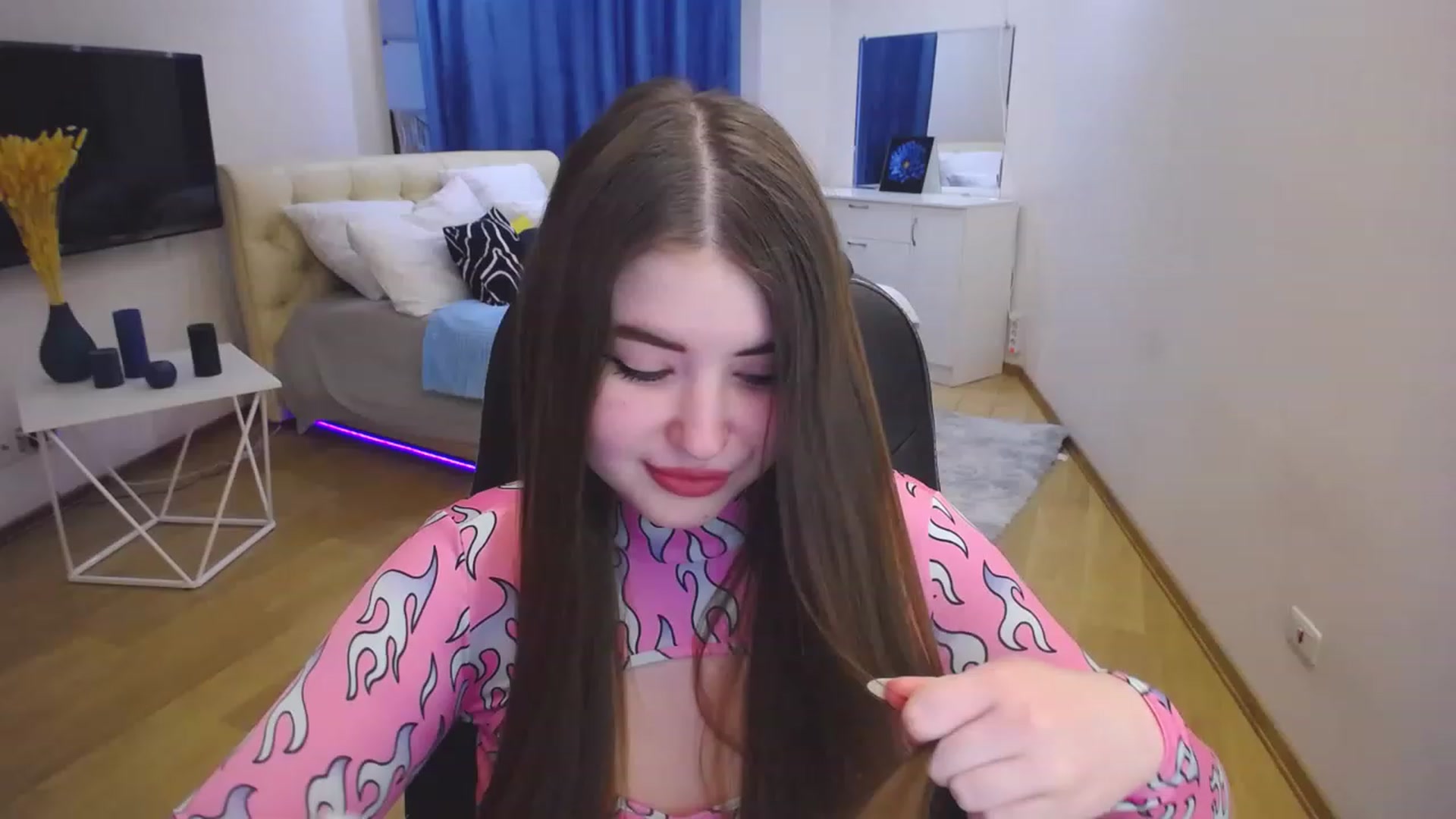 Gallery image thumbnail from AdmireMyEyes's myfreecams stream on, 04/21/2023, 08:37 image 11 of 20