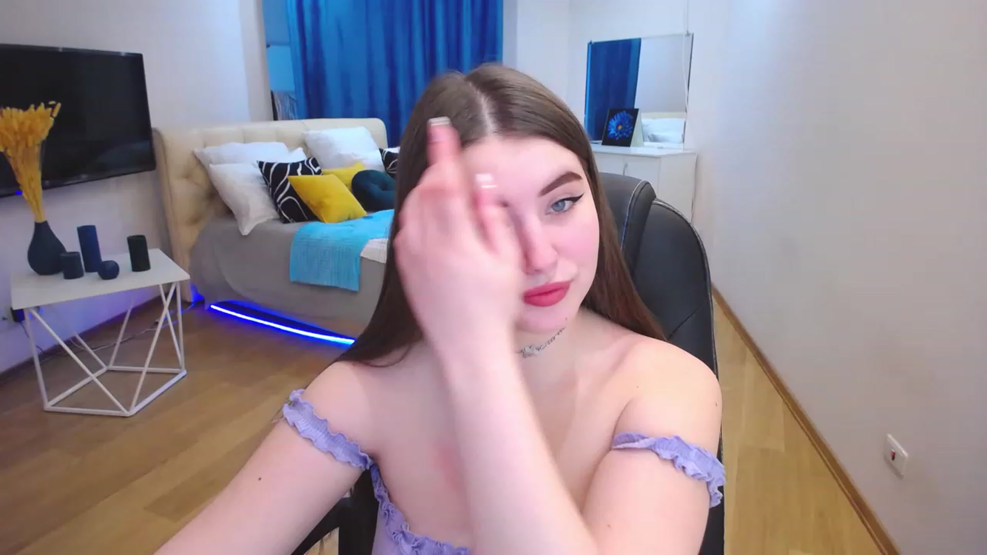 Gallery image thumbnail from AdmireMyEyes's myfreecams stream on, 04/24/2023, 07:48 image 1 of 20