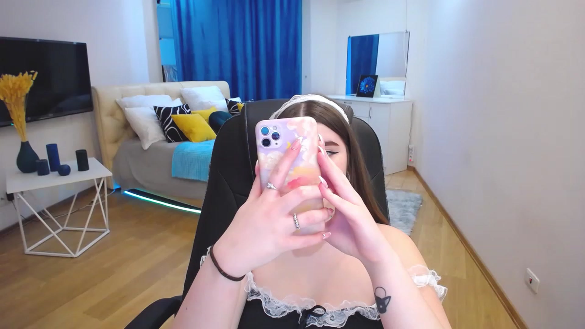 Gallery image thumbnail from AdmireMyEyes's myfreecams stream on, 04/24/2023, 09:30 image 20 of 20