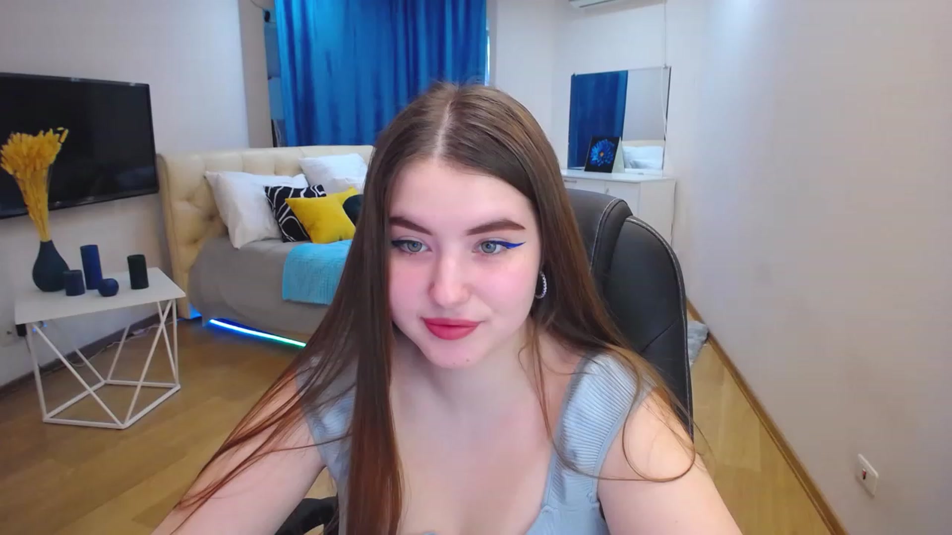 Gallery image thumbnail from AdmireMyEyes's myfreecams stream on, 04/25/2023, 06:30 image 1 of 20