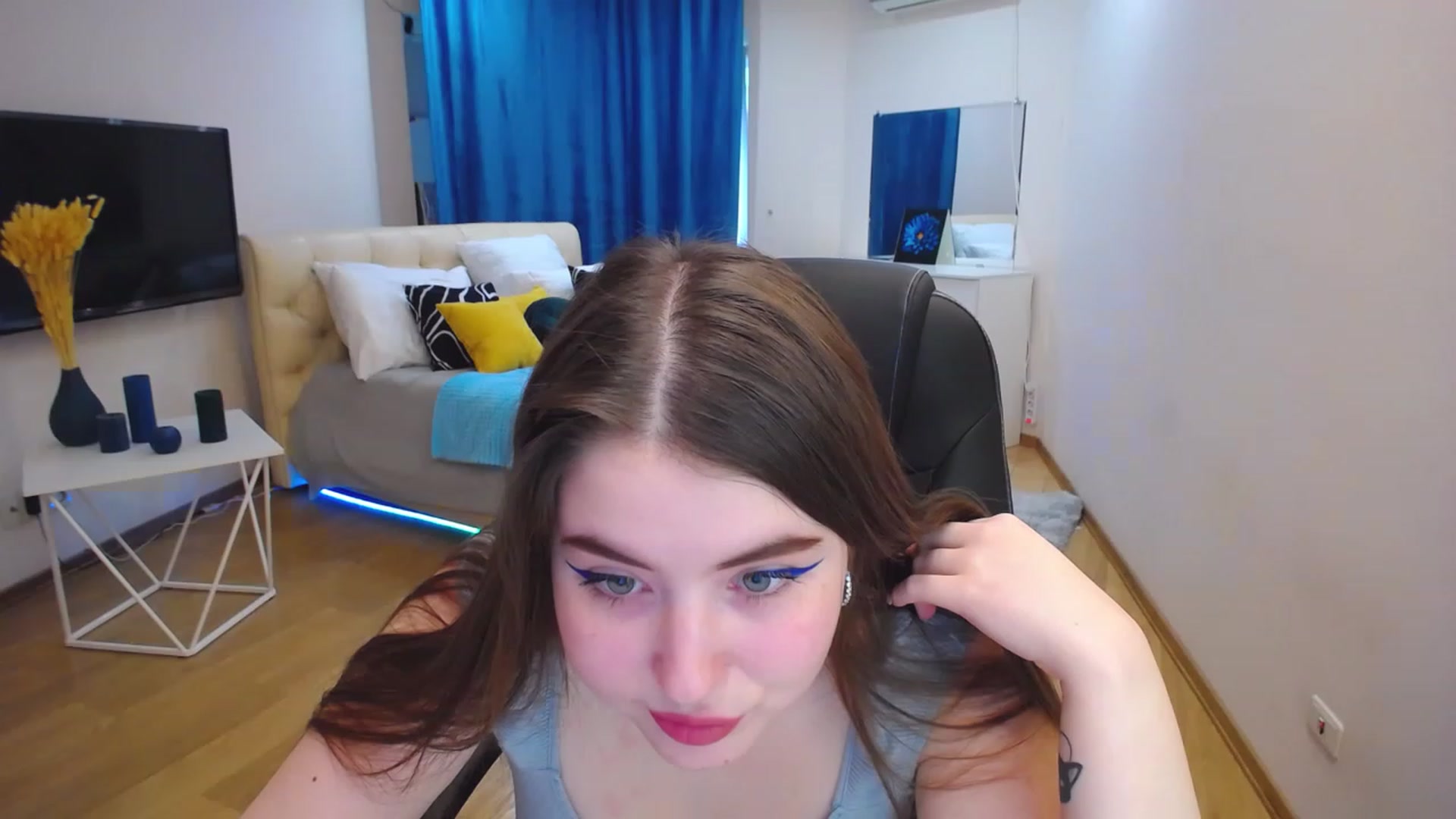Gallery image thumbnail from AdmireMyEyes's myfreecams stream on, 04/25/2023, 06:30 image 8 of 20