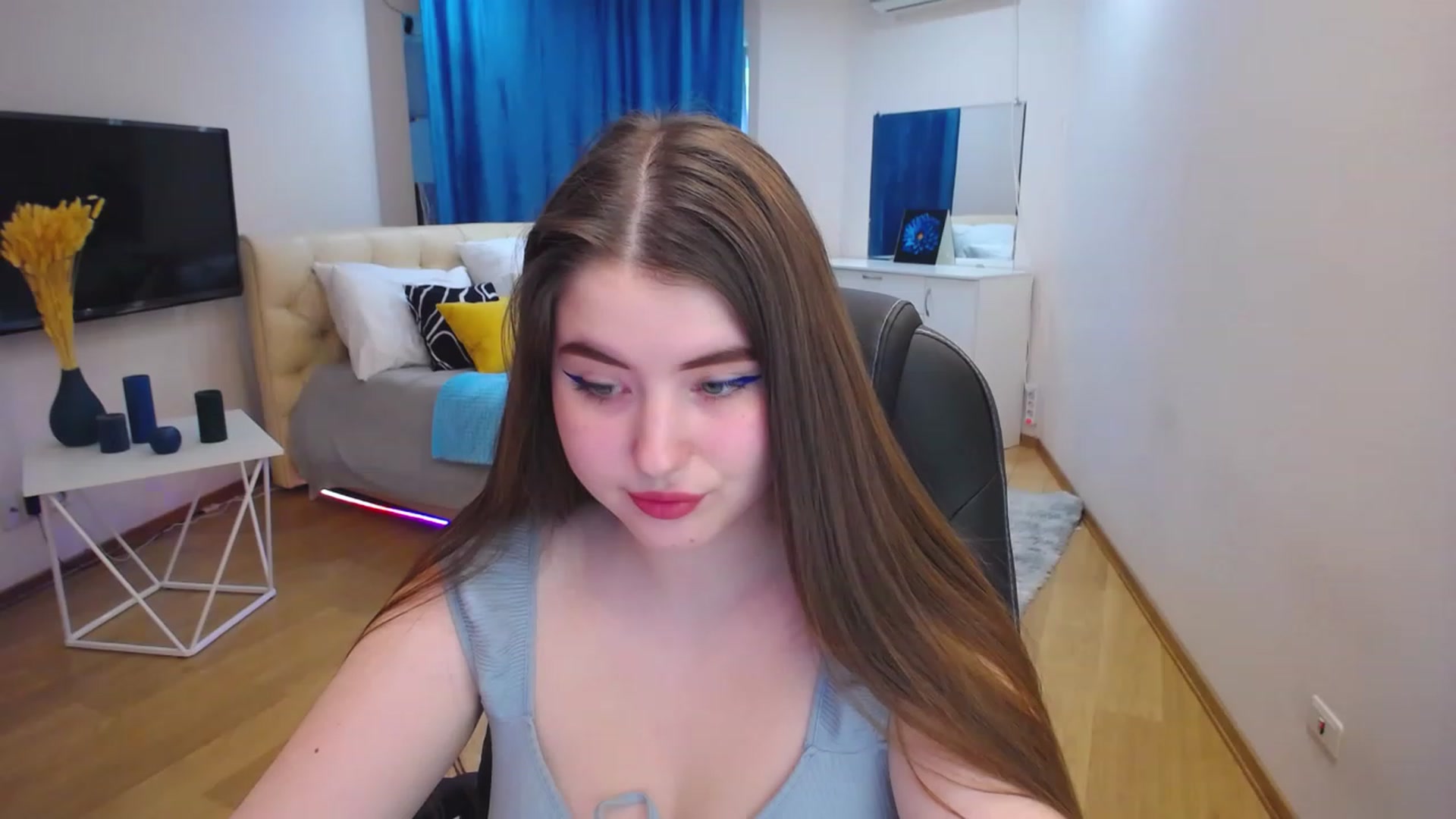 Gallery image thumbnail from AdmireMyEyes's myfreecams stream on, 04/25/2023, 06:30 image 6 of 20