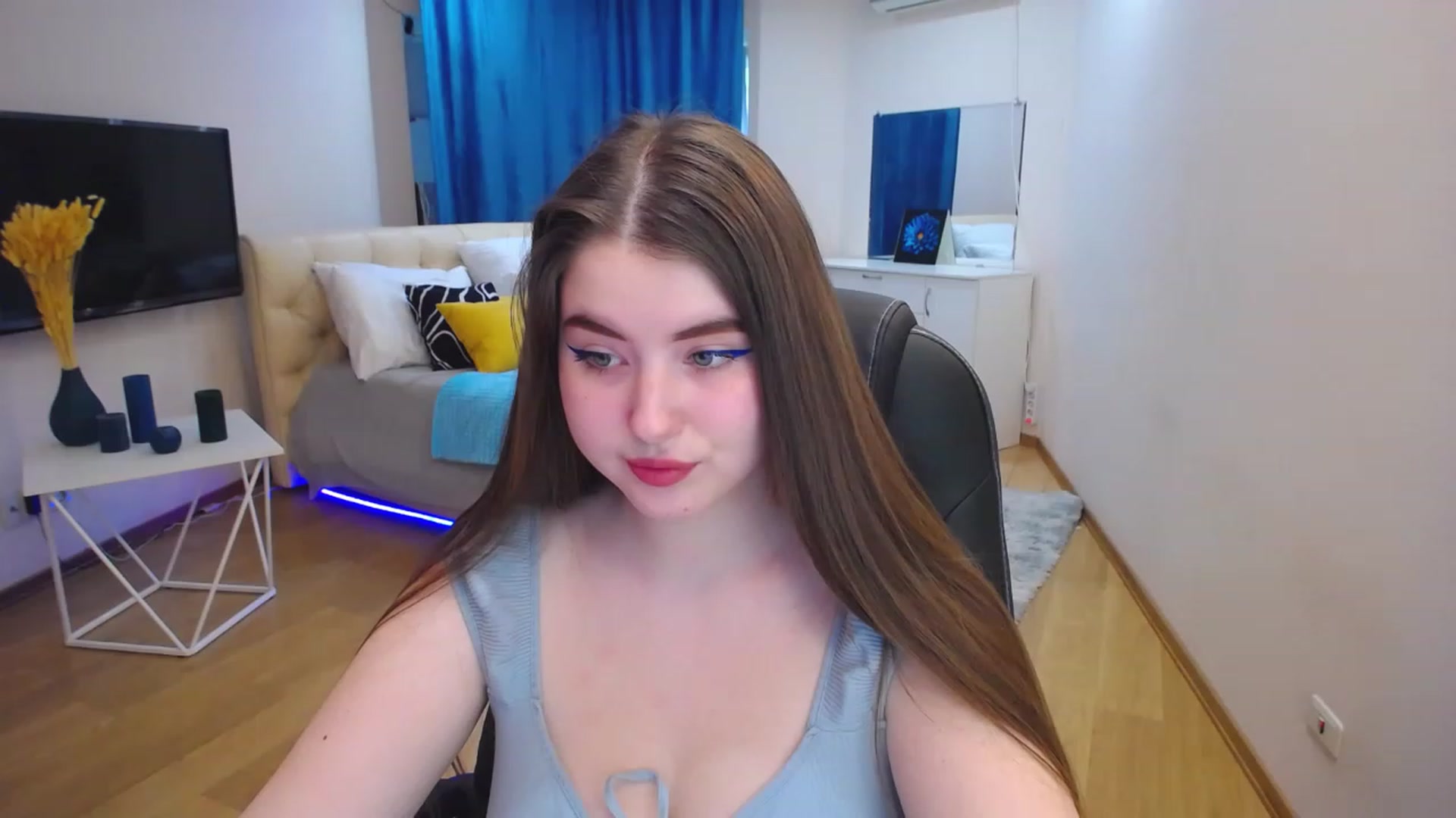 Gallery image thumbnail from AdmireMyEyes's myfreecams stream on, 04/25/2023, 06:30 image 7 of 20