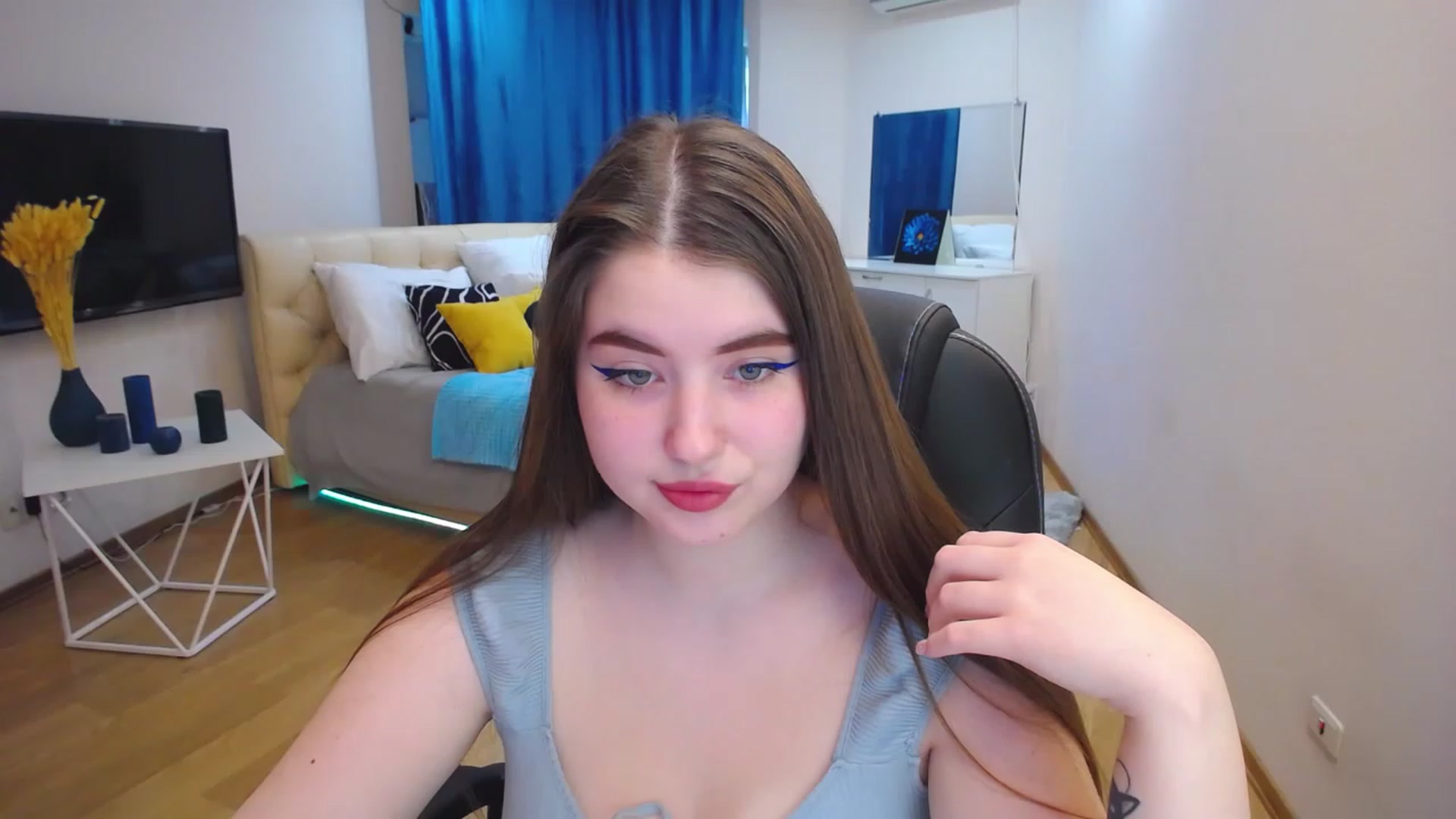 Gallery image thumbnail from AdmireMyEyes's myfreecams stream on, 04/25/2023, 06:30 image 5 of 20