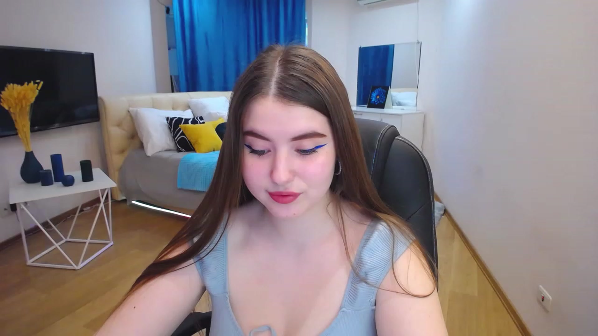 Gallery image thumbnail from AdmireMyEyes's myfreecams stream on, 04/25/2023, 06:30 image 2 of 20