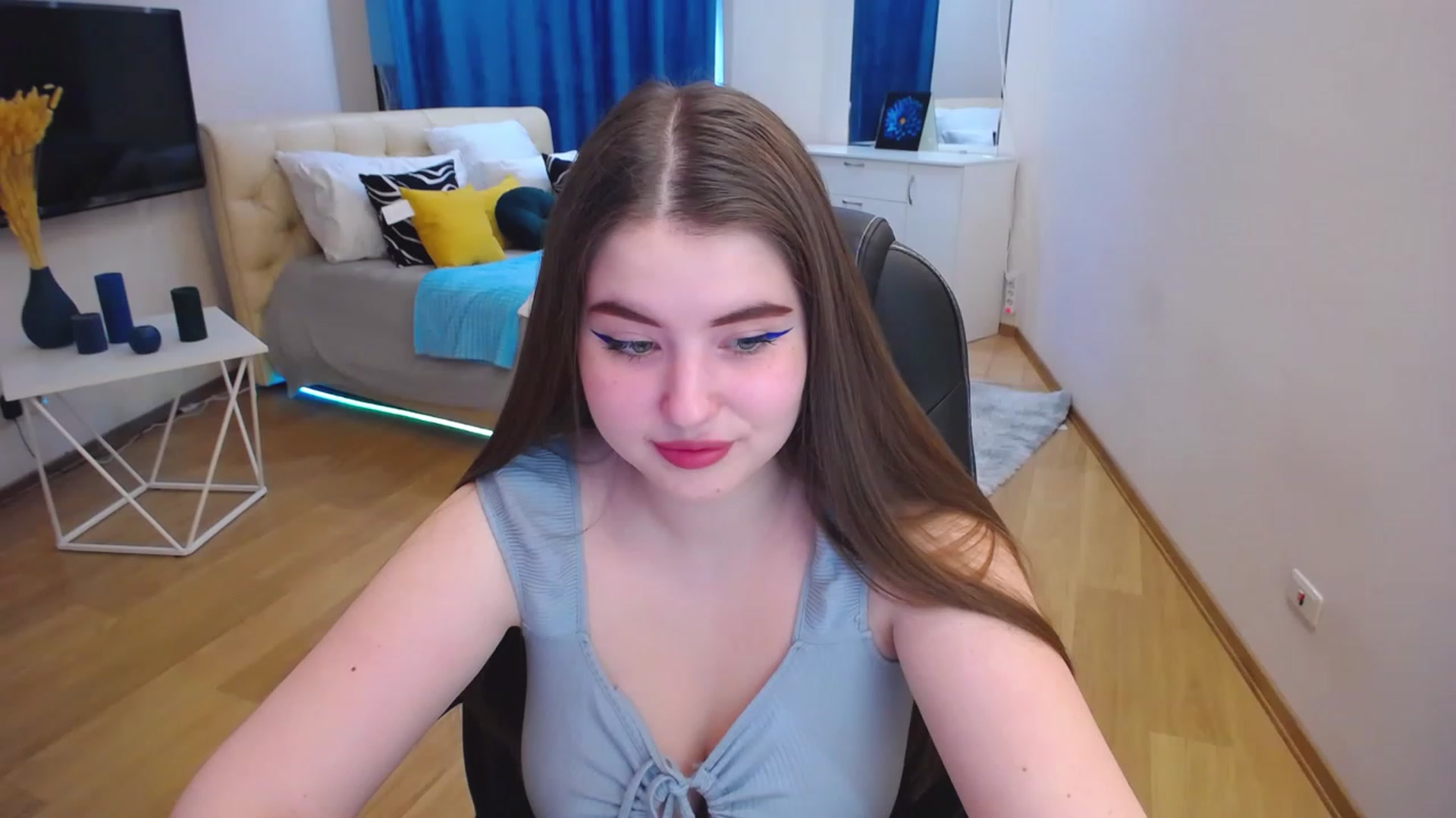 Gallery image thumbnail from AdmireMyEyes's myfreecams stream on, 04/25/2023, 09:16 image 1 of 20
