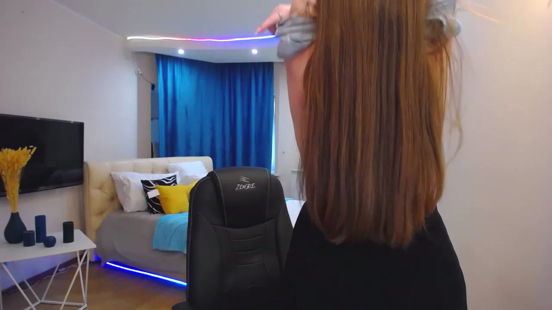Gallery image thumbnail from AdmireMyEyes's myfreecams stream on, 04/25/2023, 09:16 image 4 of 20