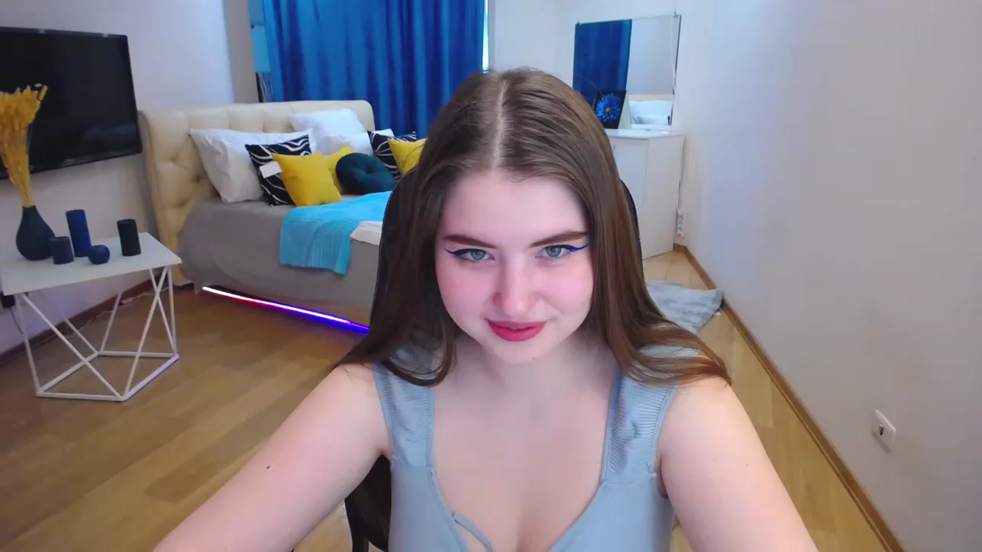 Gallery image thumbnail from AdmireMyEyes's myfreecams stream on, 04/25/2023, 09:16 image 7 of 20
