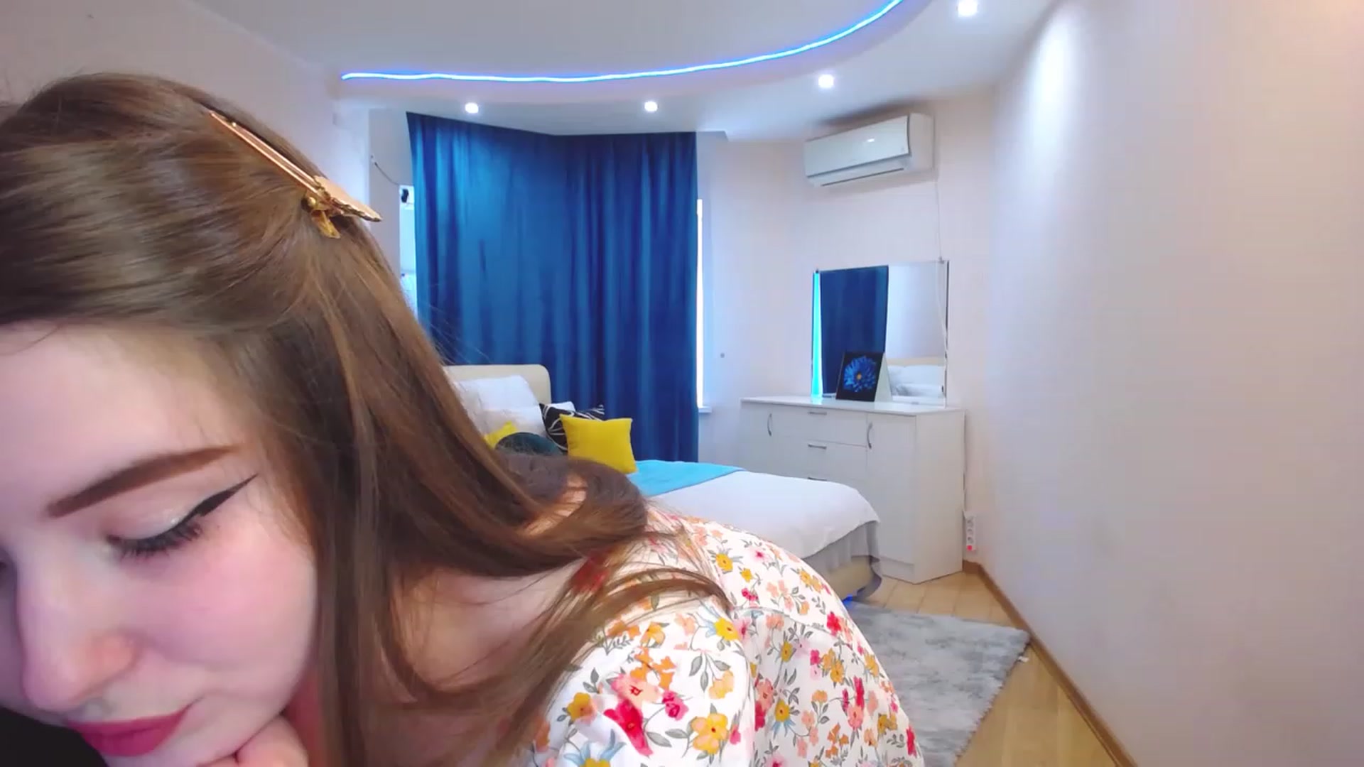 Gallery image thumbnail from AdmireMyEyes's myfreecams stream on, 04/27/2023, 12:19 image 12 of 20