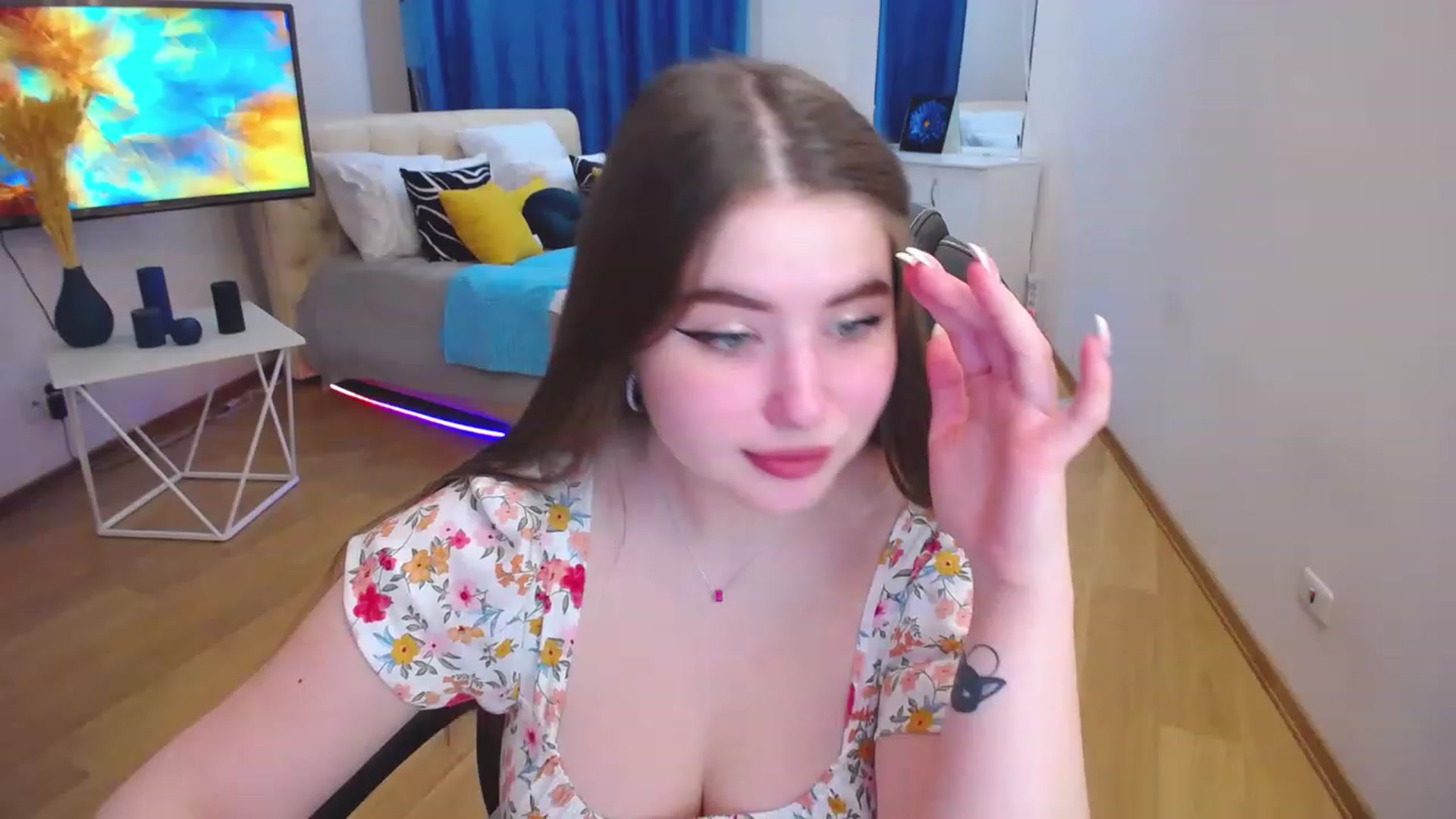 Gallery image thumbnail from AdmireMyEyes's myfreecams stream on, 04/27/2023, 16:22 image 4 of 20