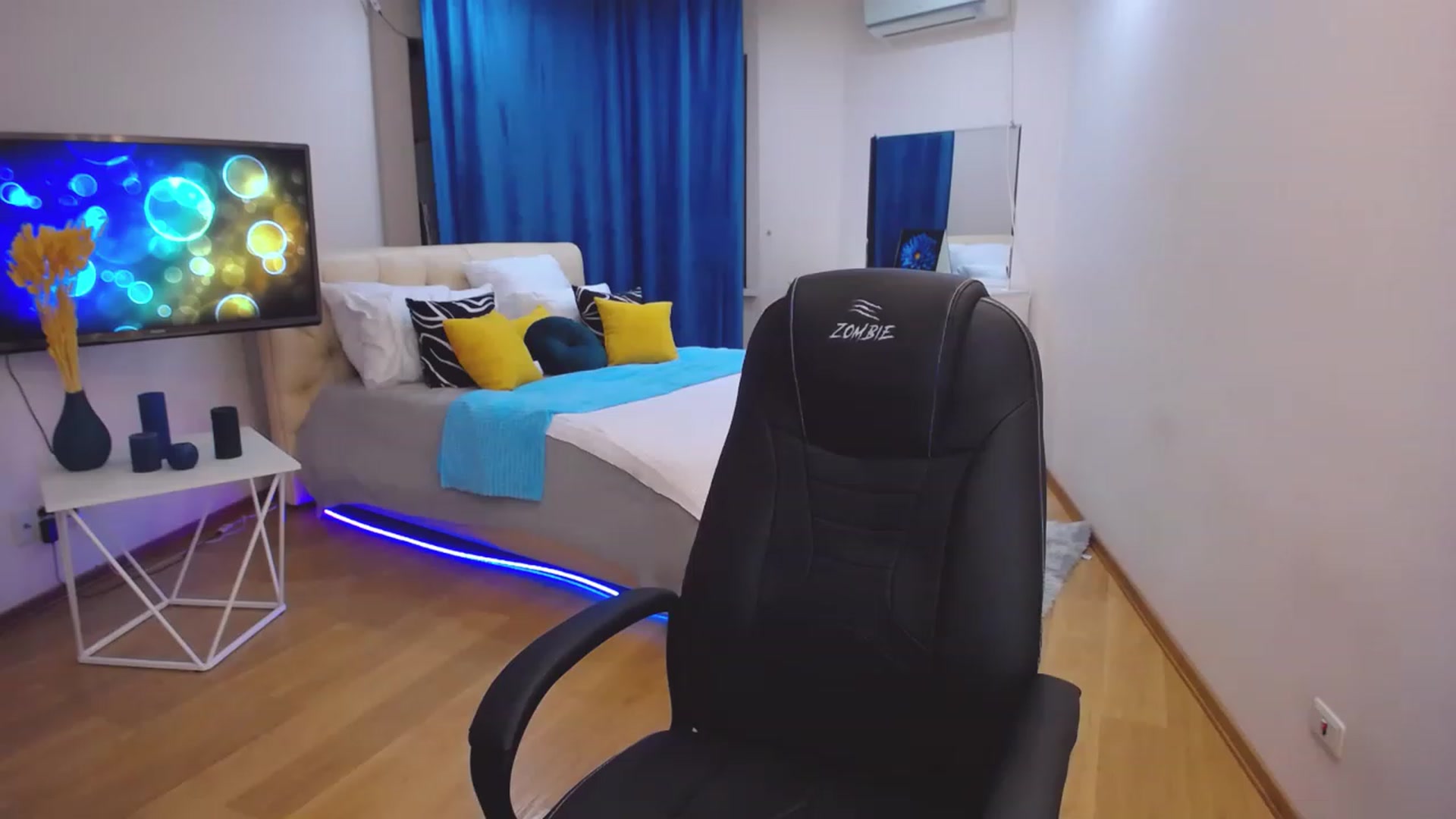 Gallery image thumbnail from AdmireMyEyes's myfreecams stream on, 04/27/2023, 16:34 image 19 of 20