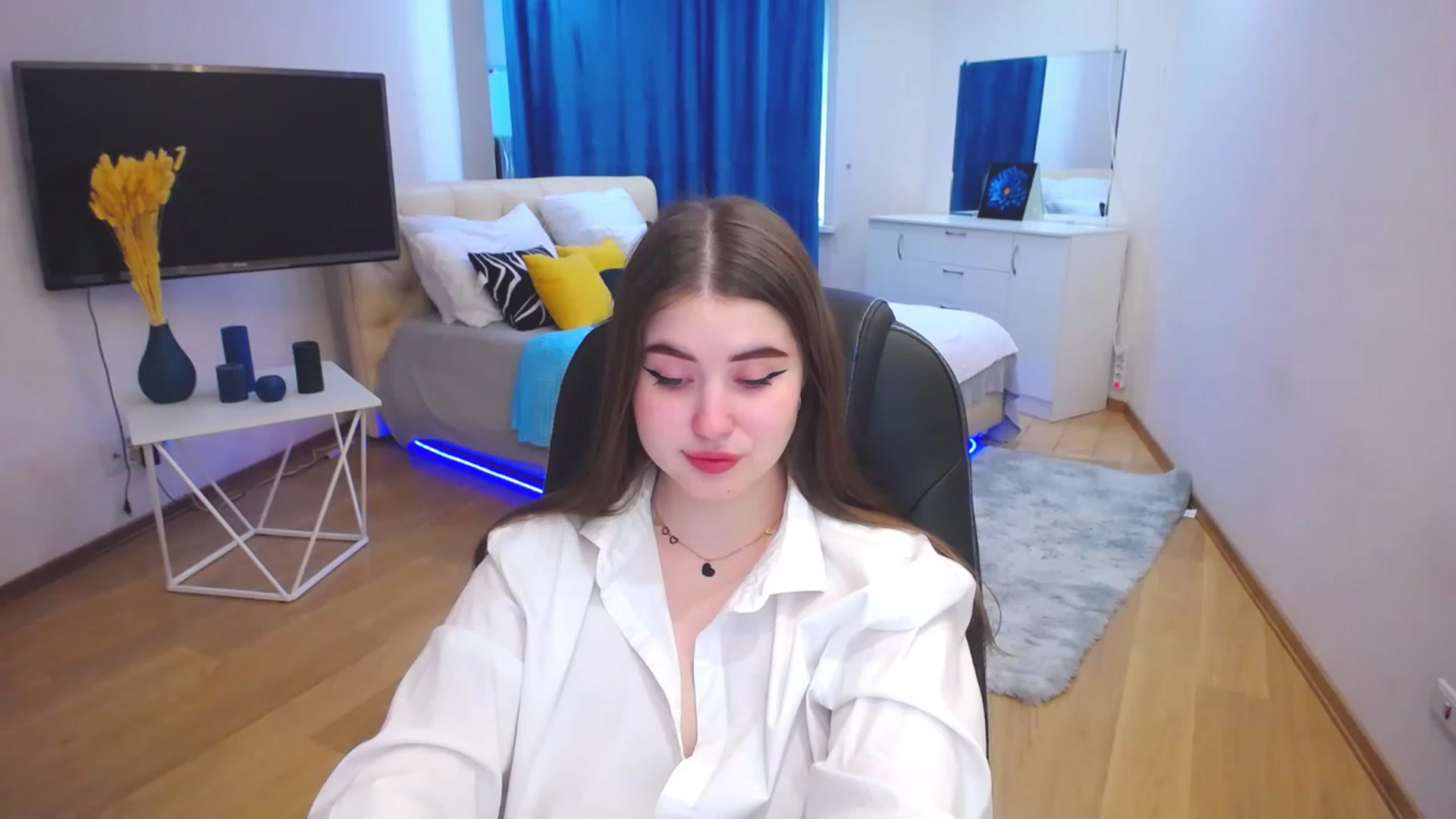 Gallery image thumbnail from AdmireMyEyes's myfreecams stream on, 05/02/2023, 07:45 image 19 of 20