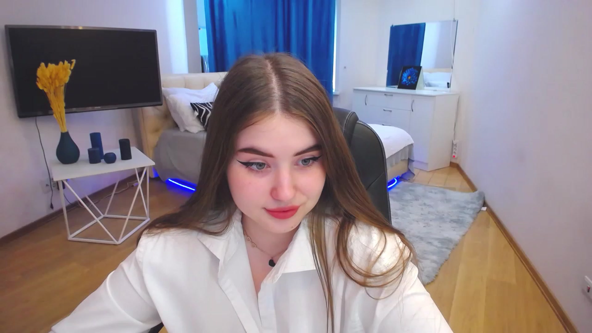 Gallery image thumbnail from AdmireMyEyes's myfreecams stream on, 05/02/2023, 07:45 image 15 of 20