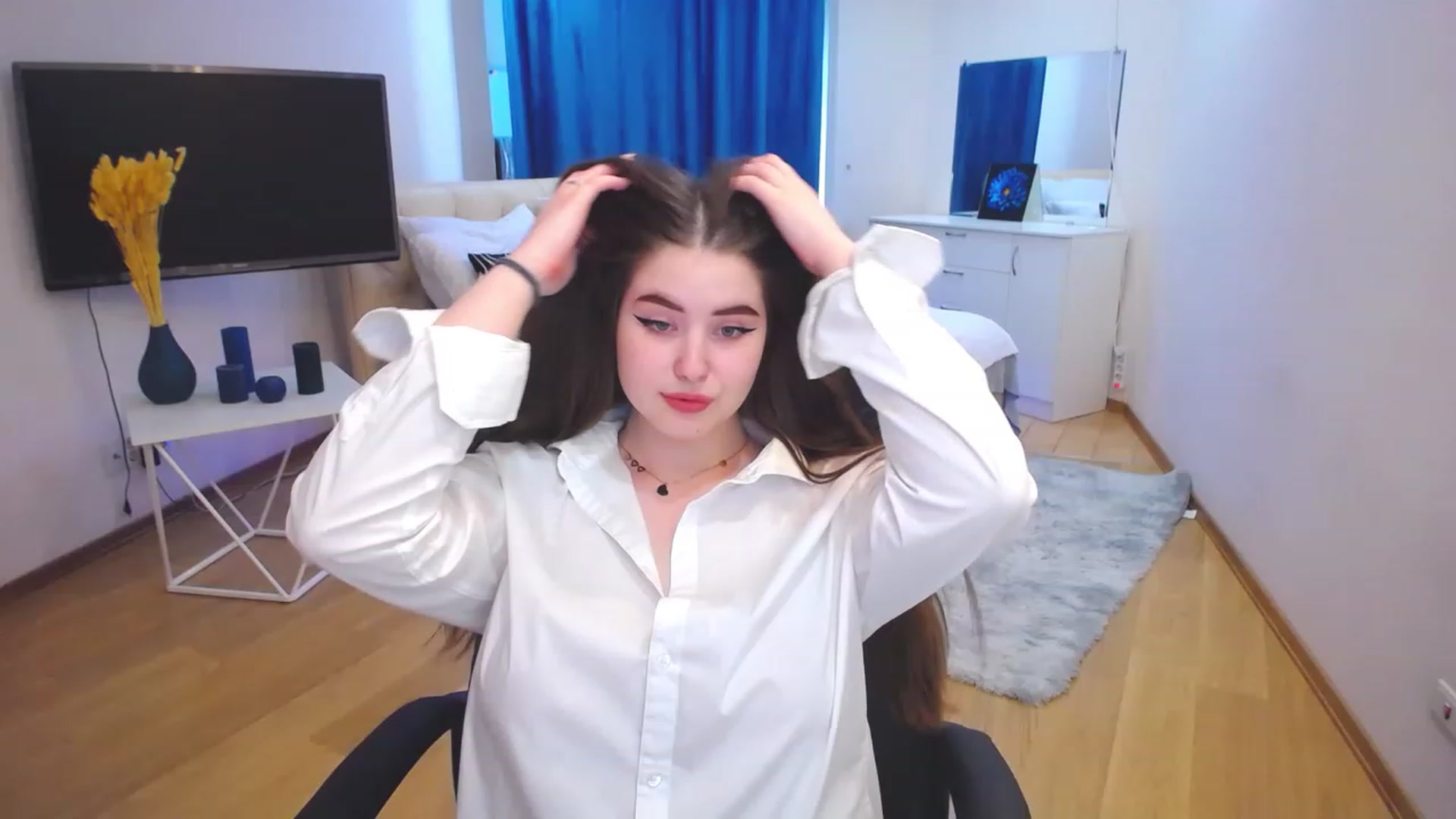 Gallery image thumbnail from AdmireMyEyes's myfreecams stream on, 05/02/2023, 07:45 image 13 of 20