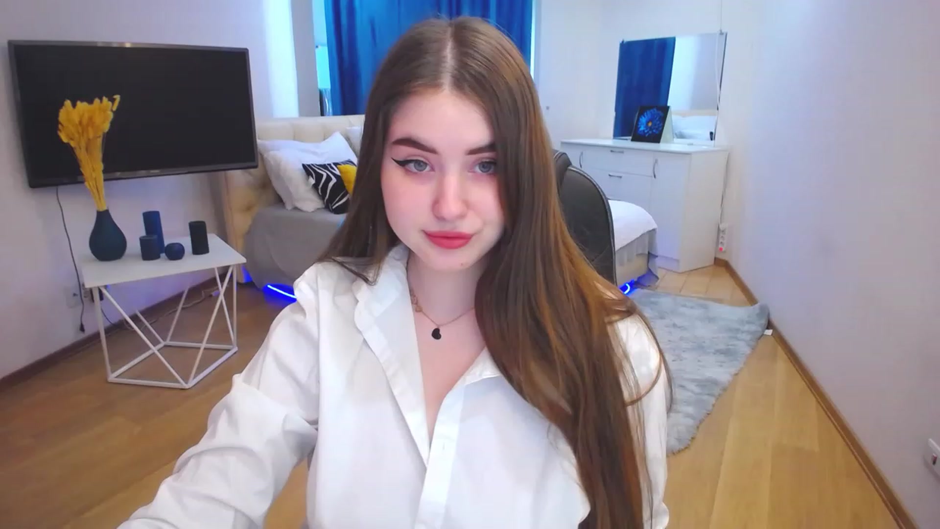 Gallery image thumbnail from AdmireMyEyes's myfreecams stream on, 05/02/2023, 07:45 image 12 of 20