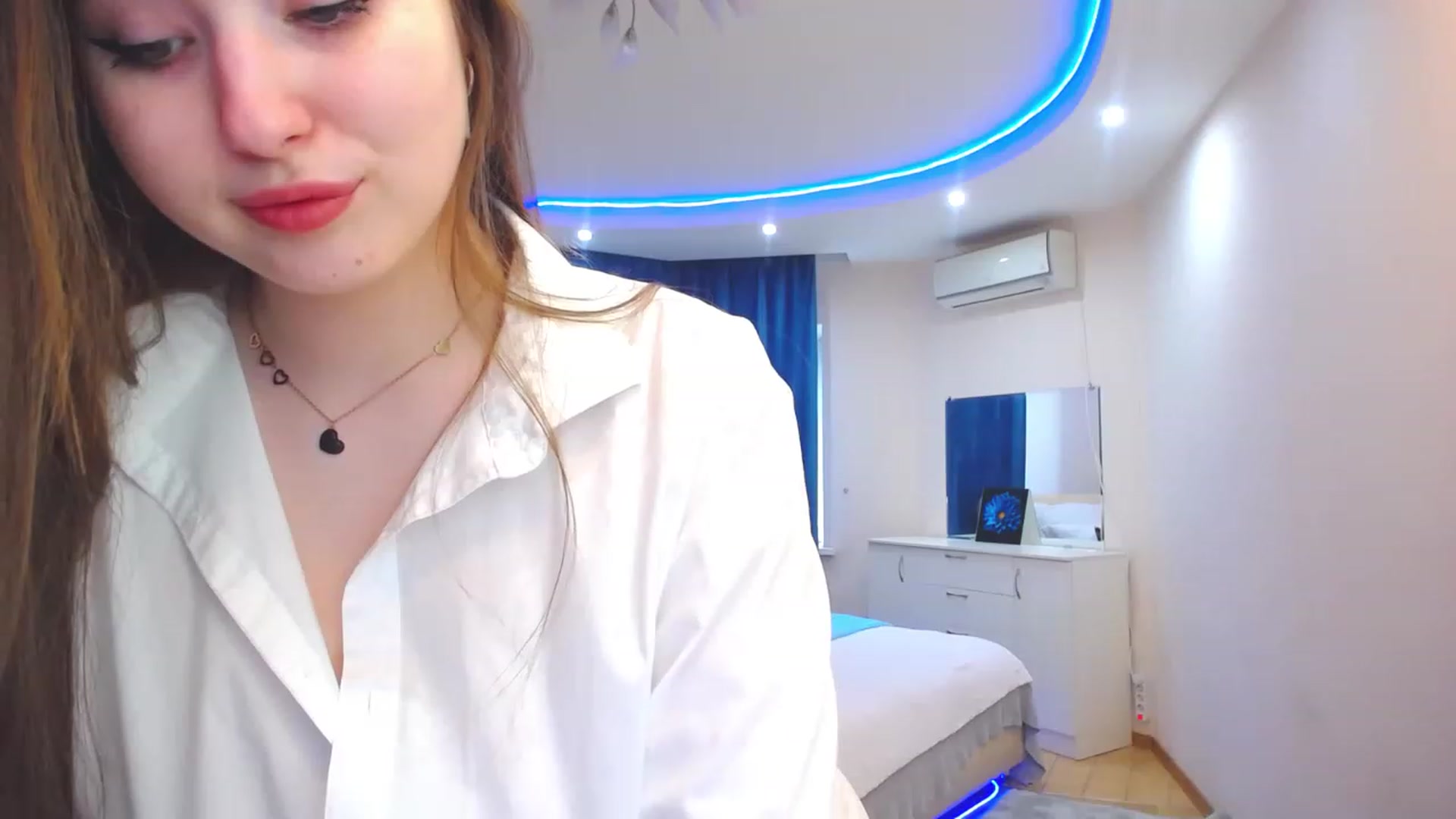 Gallery image thumbnail from AdmireMyEyes's myfreecams stream on, 05/02/2023, 07:45 image 7 of 20