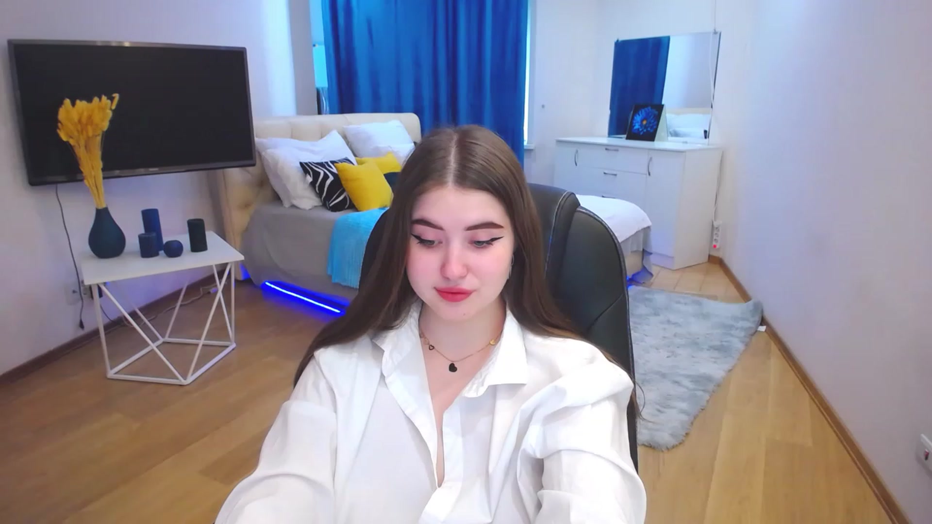 Gallery image thumbnail from AdmireMyEyes's myfreecams stream on, 05/02/2023, 07:45 image 20 of 20