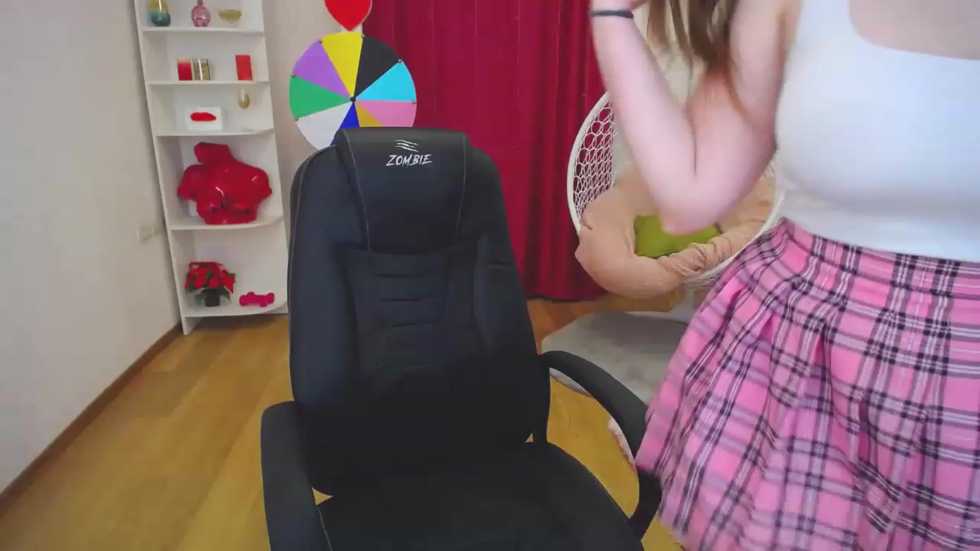 Gallery image thumbnail from AdmireMyEyes's myfreecams stream on, 05/03/2023, 07:12 image 7 of 20