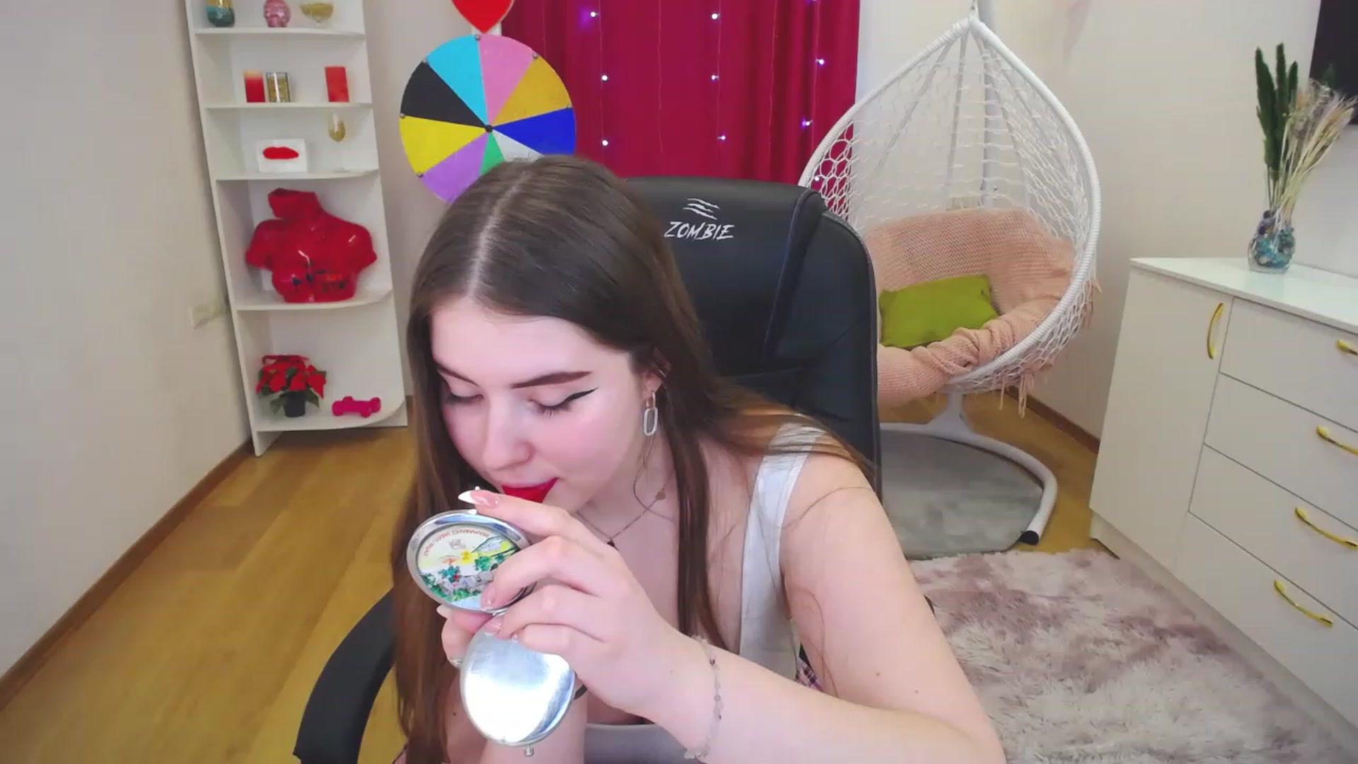 Gallery image thumbnail from AdmireMyEyes's myfreecams stream on, 05/03/2023, 07:12 image 13 of 20