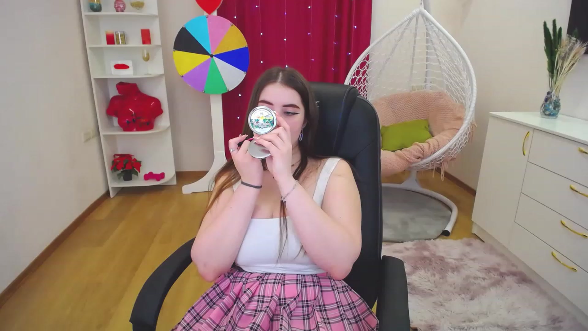 Gallery image thumbnail from AdmireMyEyes's myfreecams stream on, 05/03/2023, 07:12 image 16 of 20