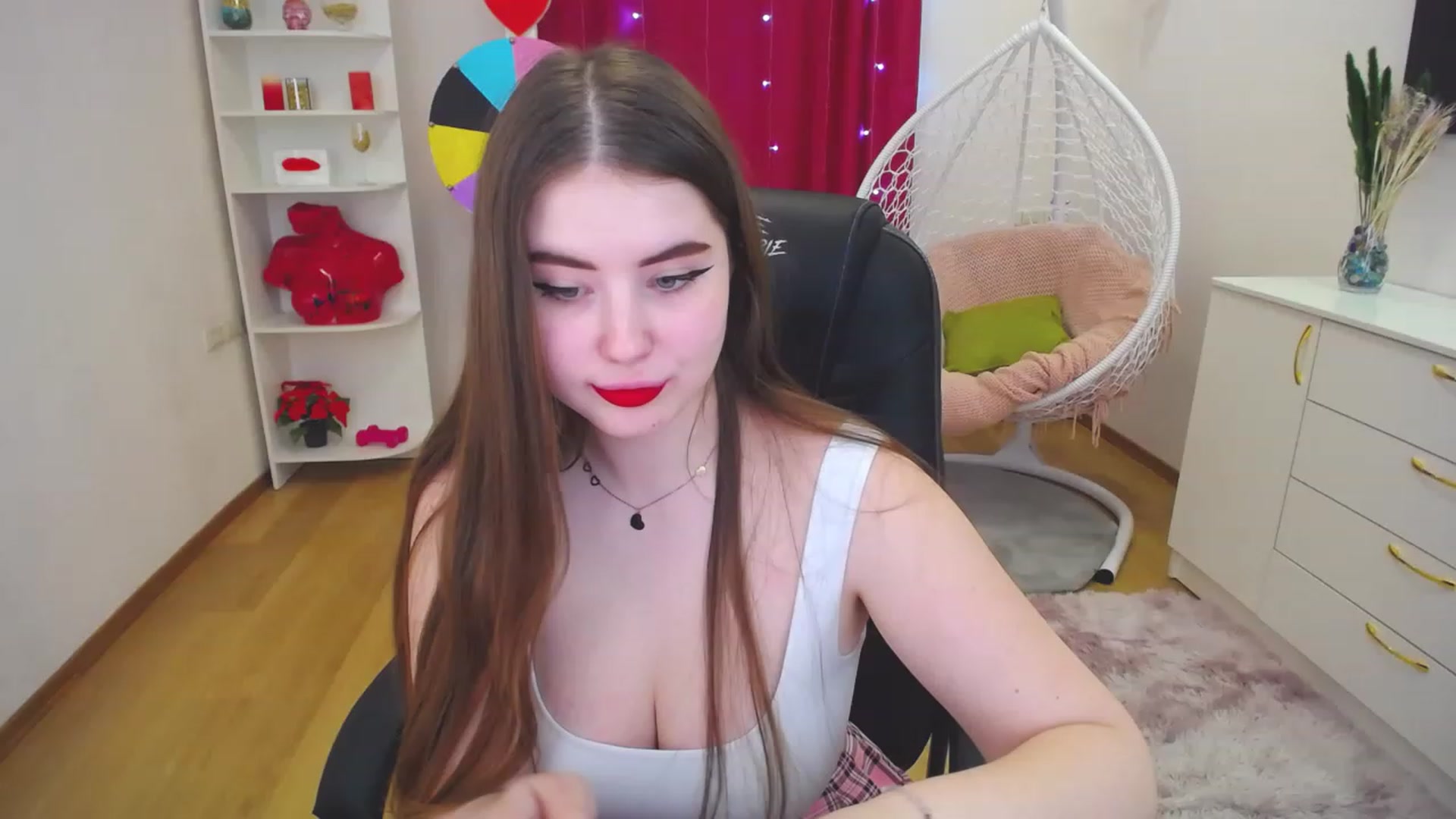 Gallery image thumbnail from AdmireMyEyes's myfreecams stream on, 05/03/2023, 07:12 image 14 of 20