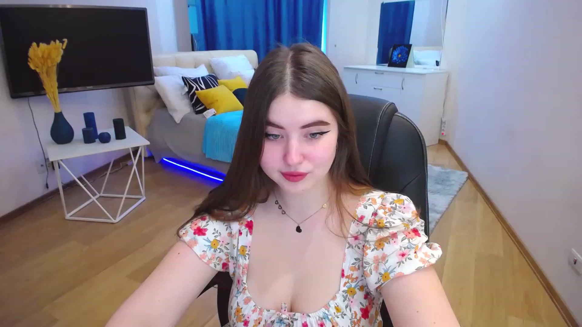 Gallery image thumbnail from AdmireMyEyes's myfreecams stream on, 05/04/2023, 07:46 image 9 of 20