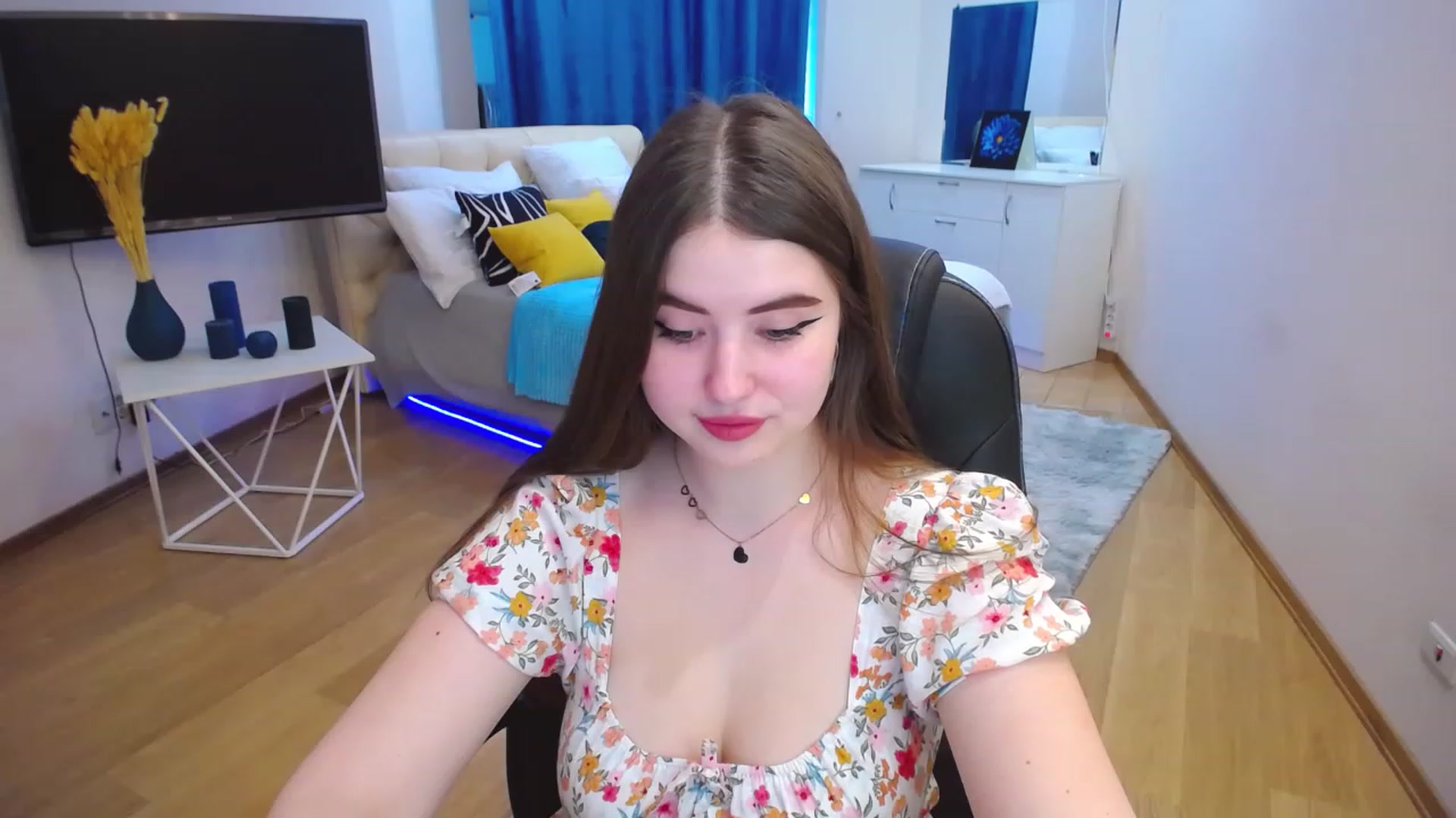 Gallery image thumbnail from AdmireMyEyes's myfreecams stream on, 05/04/2023, 07:46 image 8 of 20