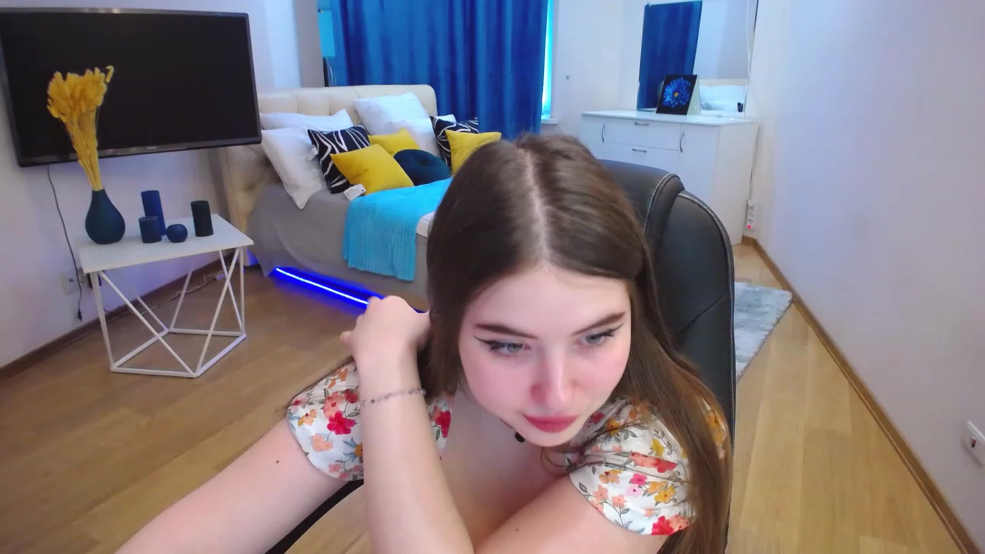 Gallery image thumbnail from AdmireMyEyes's myfreecams stream on, 05/04/2023, 07:46 image 15 of 20