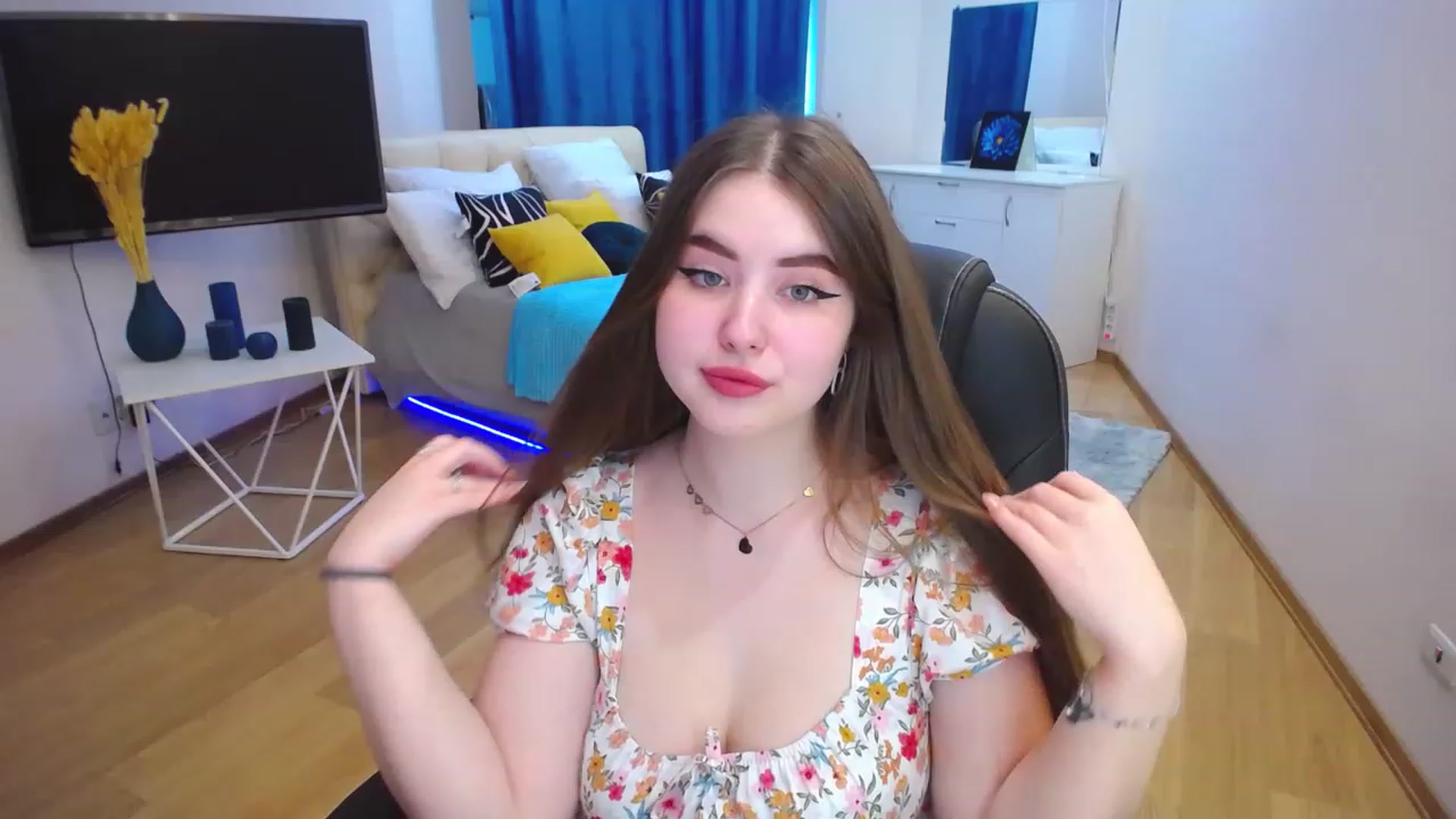 Gallery image thumbnail from AdmireMyEyes's myfreecams stream on, 05/04/2023, 07:46 image 13 of 20