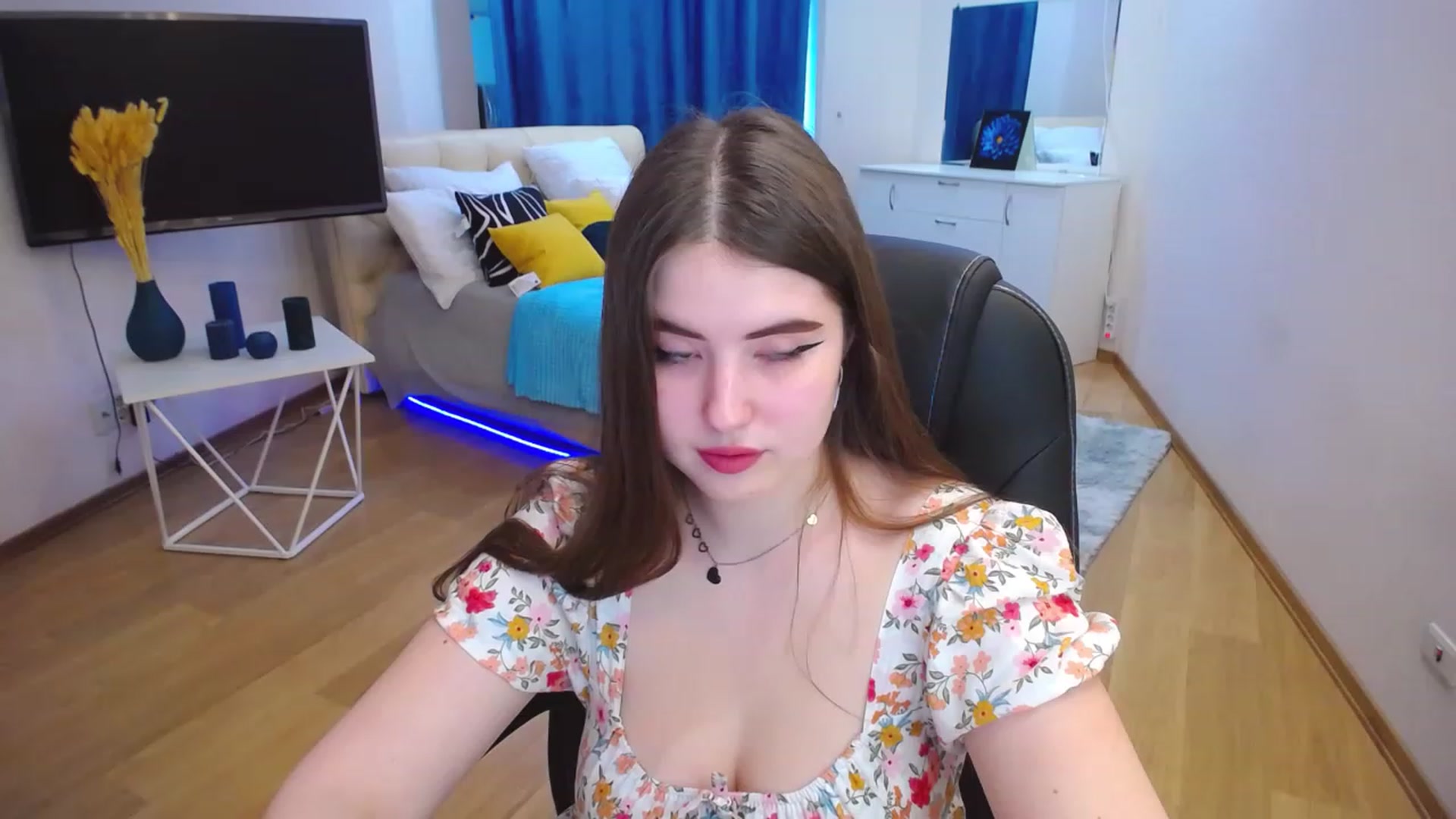 Gallery image thumbnail from AdmireMyEyes's myfreecams stream on, 05/04/2023, 07:46 image 2 of 20