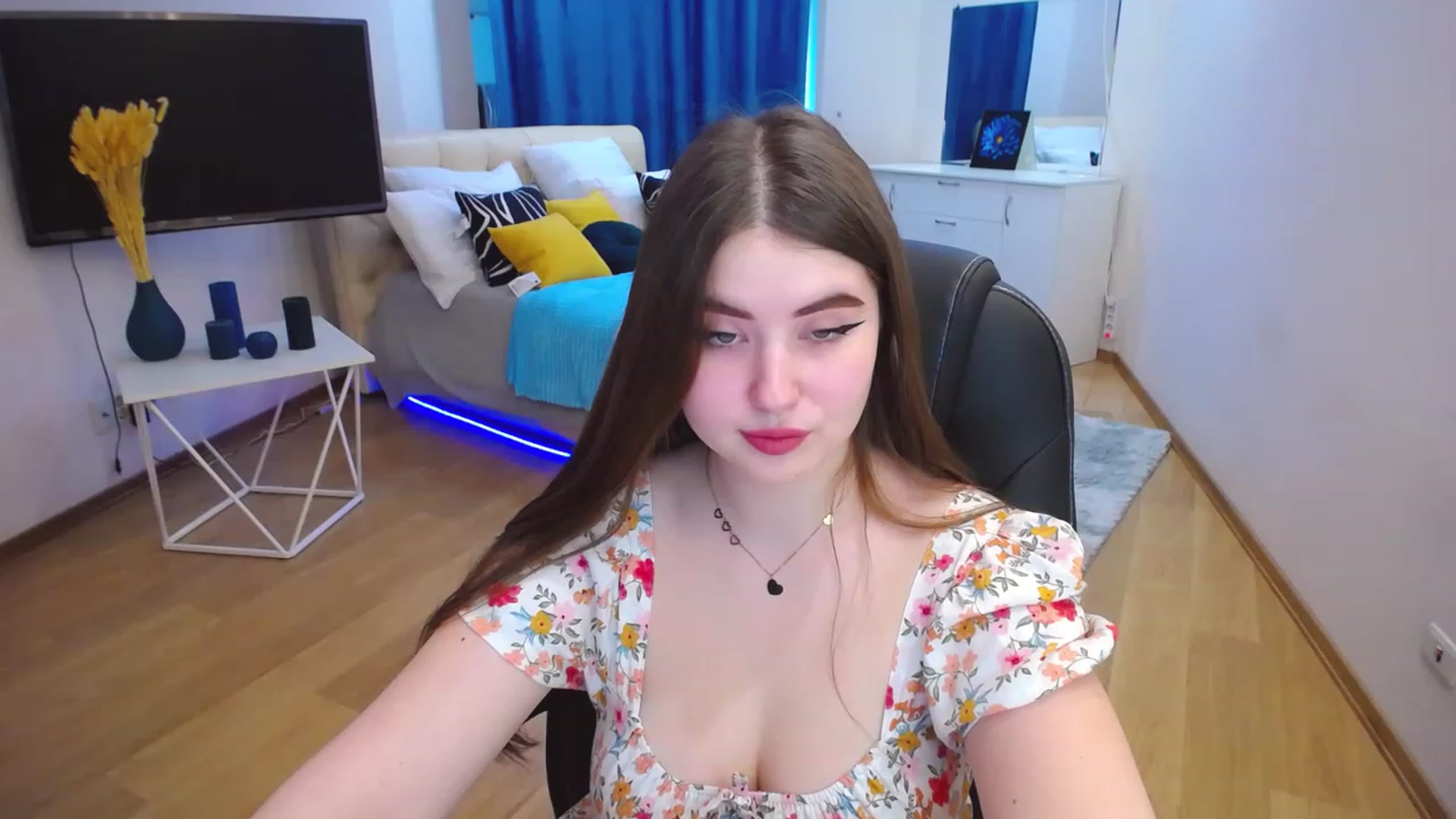 Gallery image thumbnail from AdmireMyEyes's myfreecams stream on, 05/04/2023, 07:46 image 3 of 20