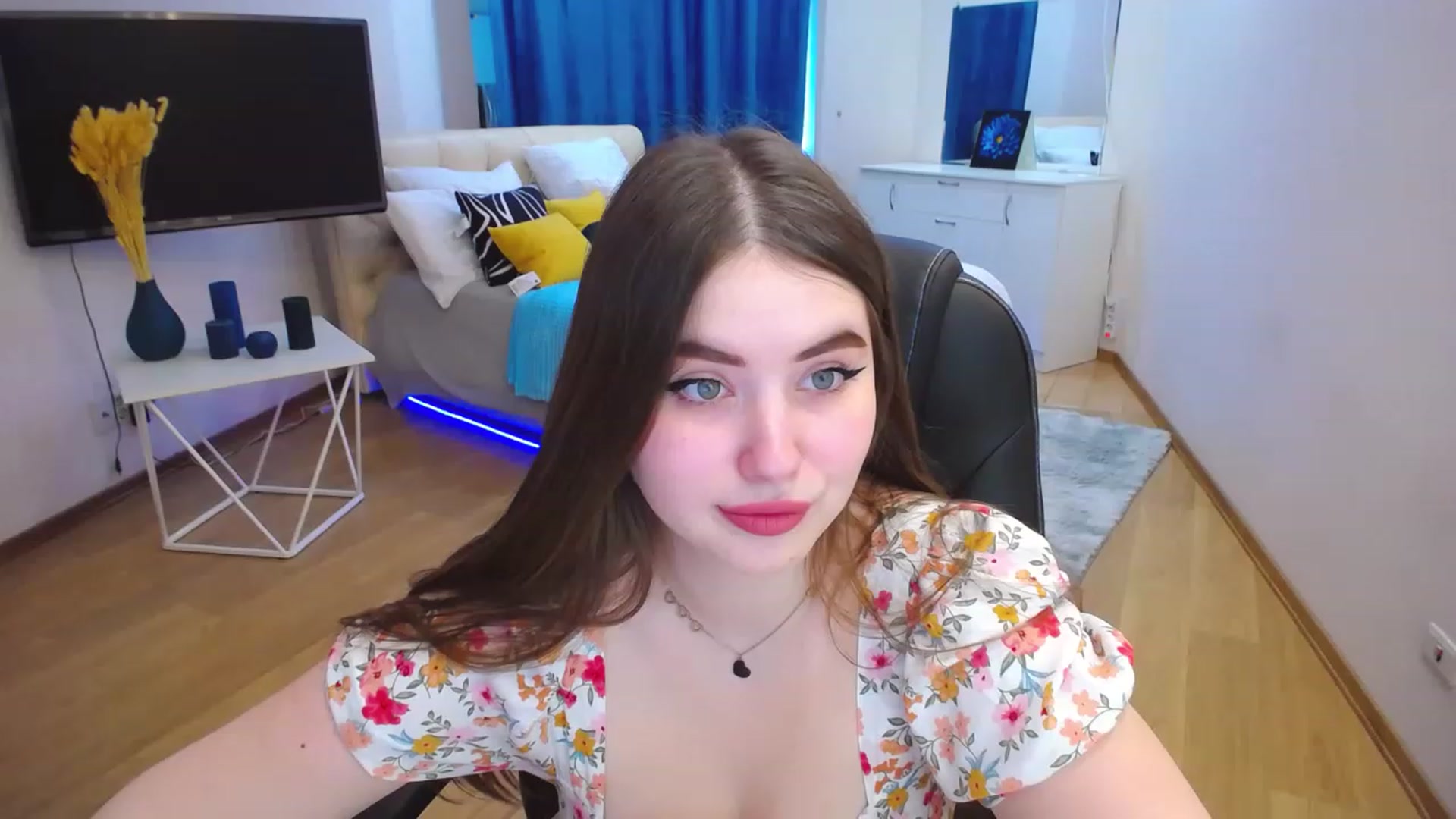 Gallery image thumbnail from AdmireMyEyes's myfreecams stream on, 05/04/2023, 07:46 image 10 of 20